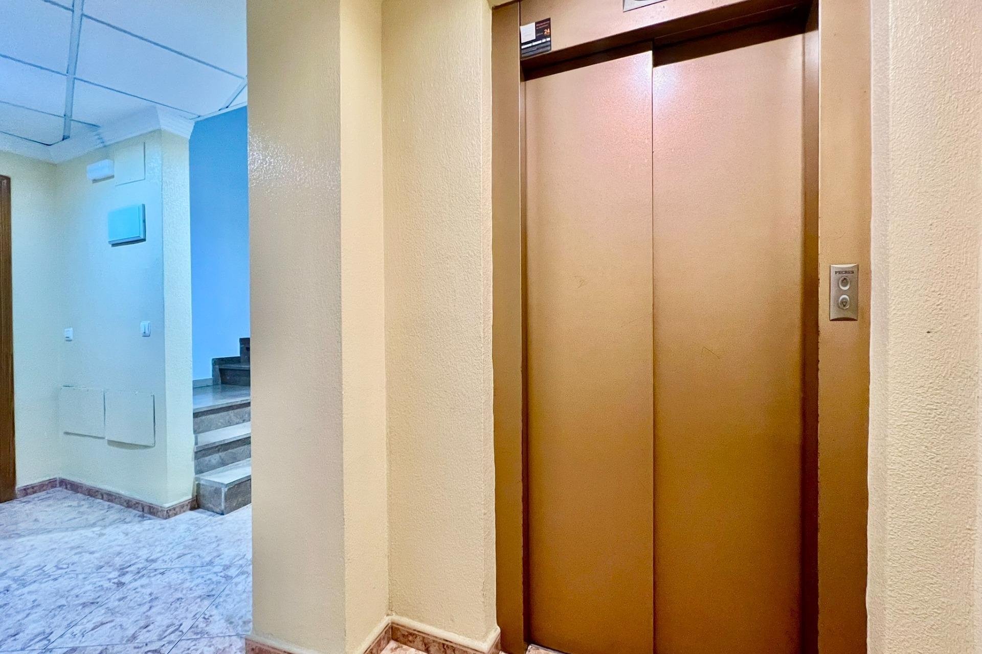 Segunda mano - Apartamento -
Torrevieja - Playa del Cura