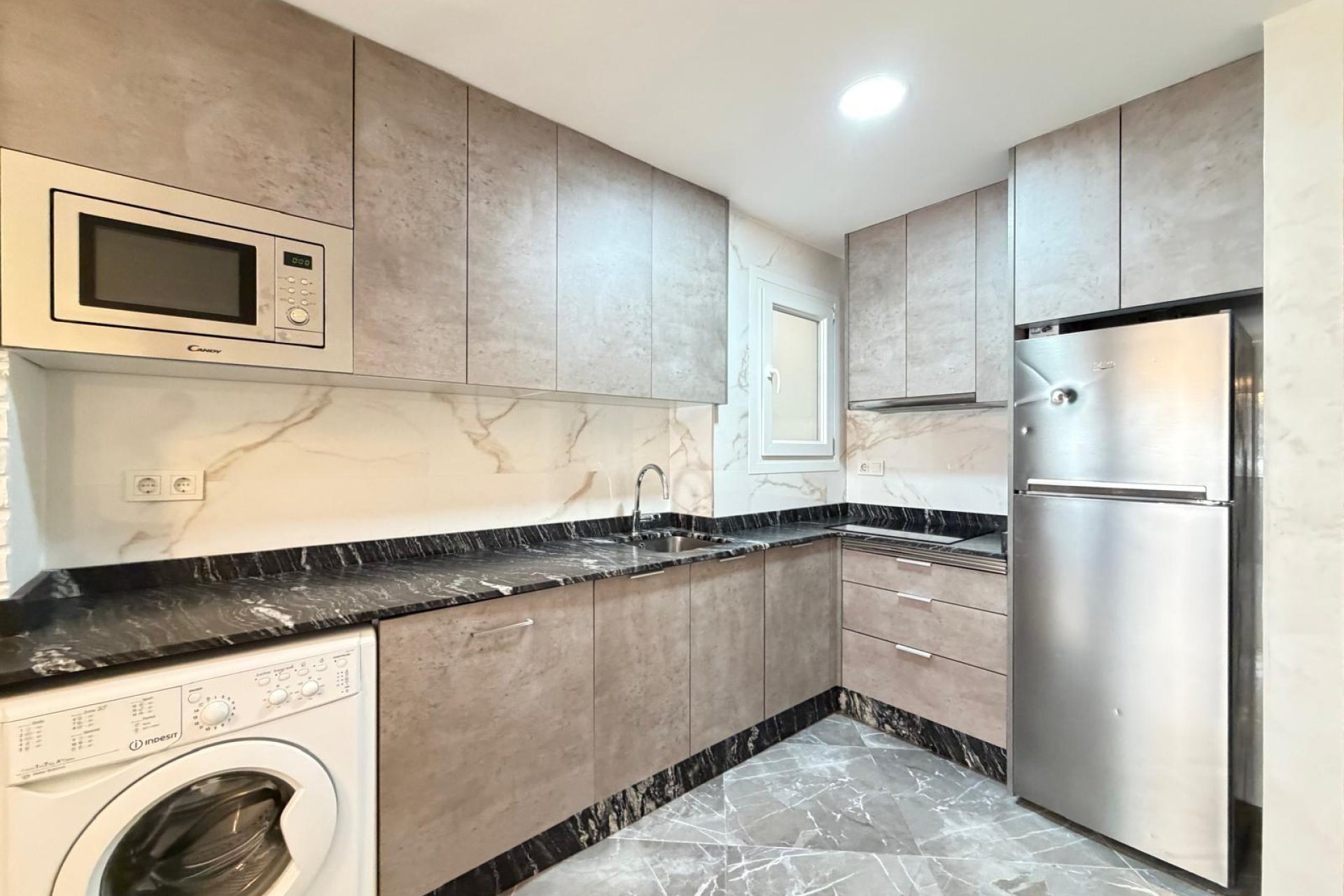 Segunda mano - Apartamento -
Torrevieja - Playa del Cura