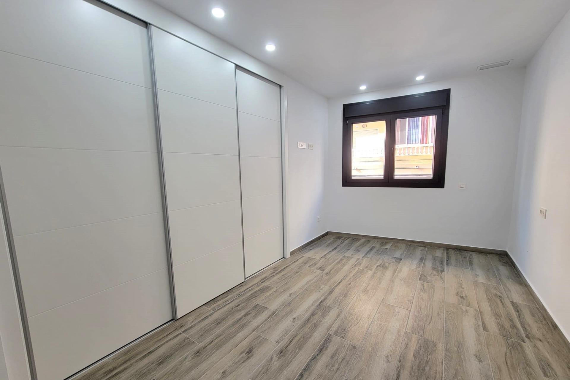 Segunda mano - Apartamento -
Torrevieja - Playa del Cura