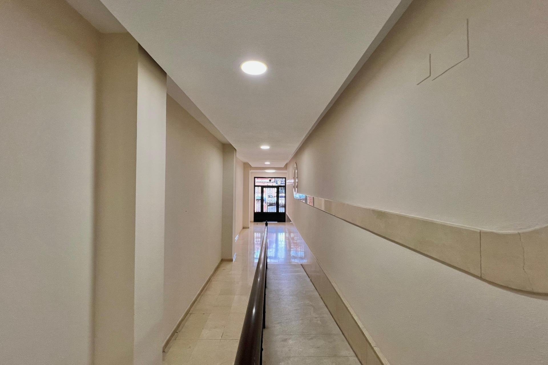 Segunda mano - Apartamento -
Torrevieja - Puerto Deportivo