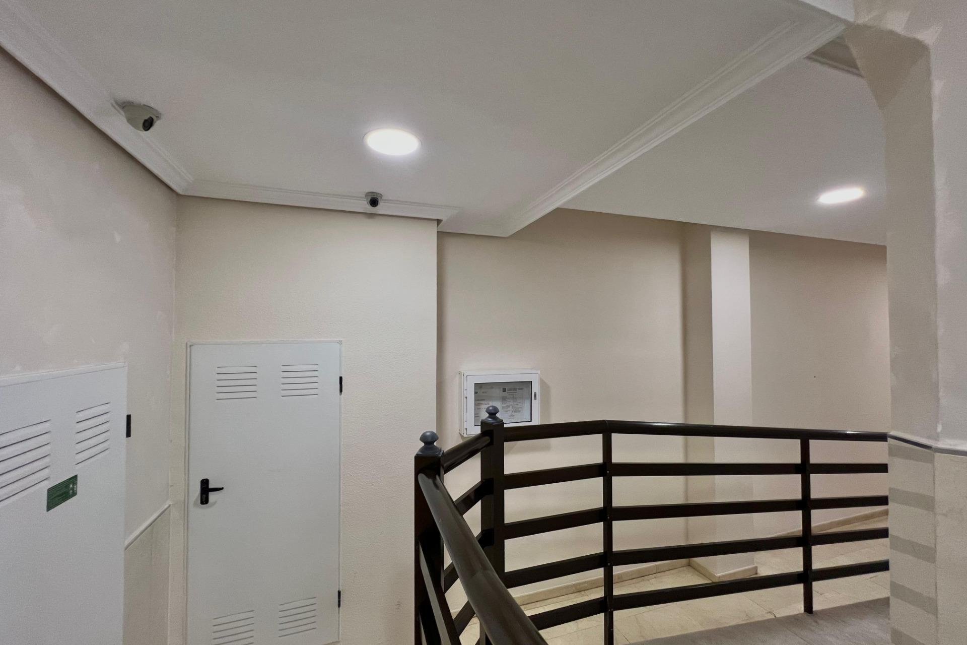 Segunda mano - Apartamento -
Torrevieja - Puerto Deportivo