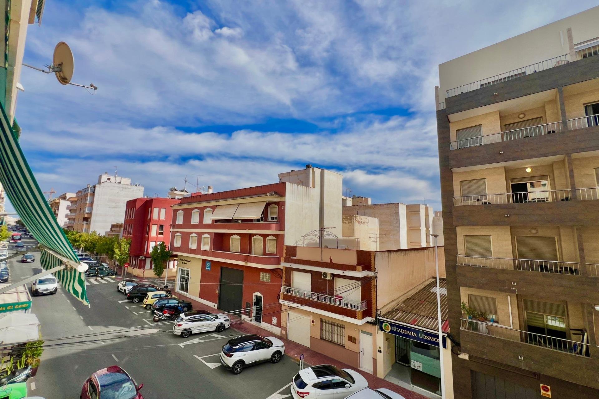 Segunda mano - Apartamento -
Torrevieja - Puerto Deportivo