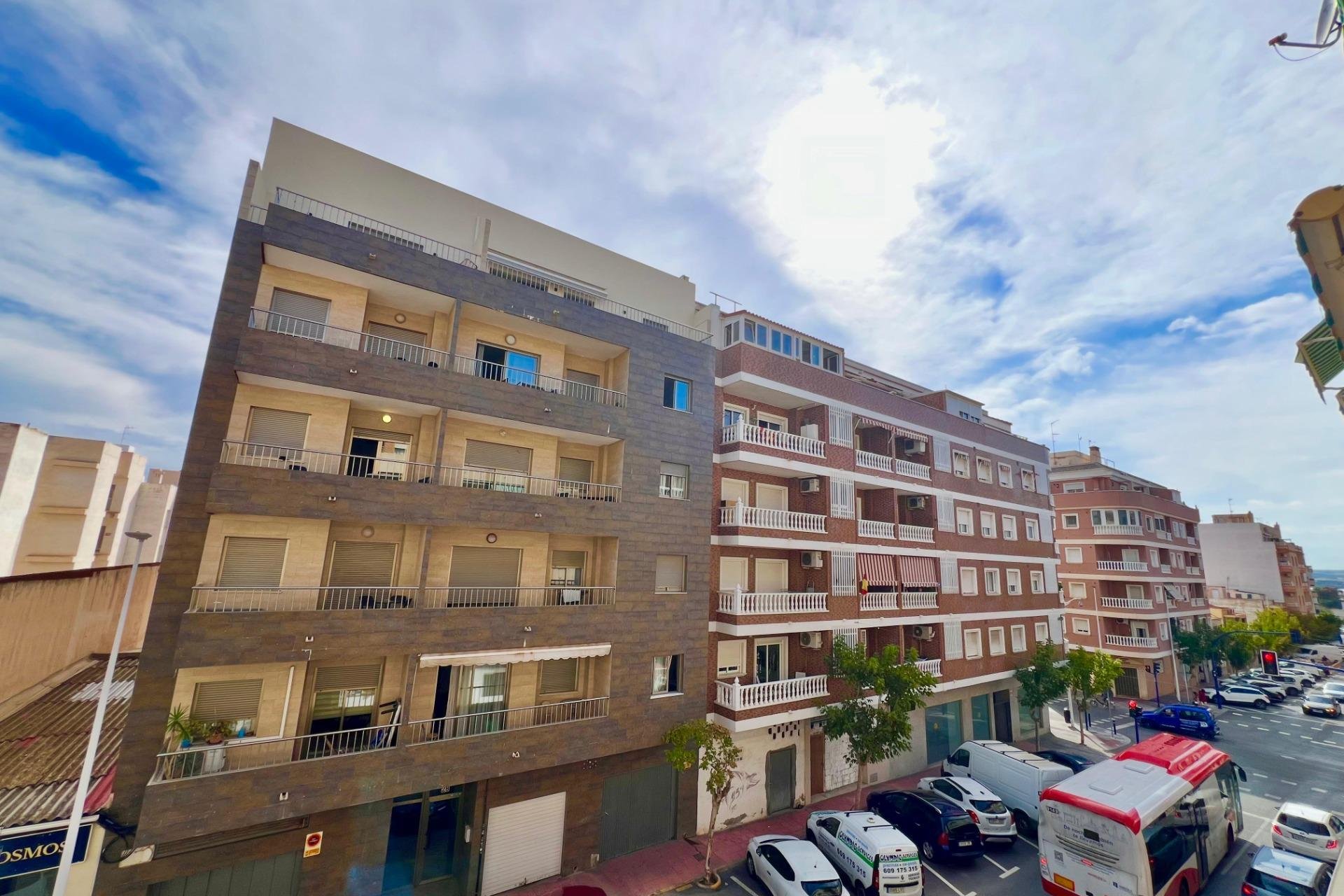 Segunda mano - Apartamento -
Torrevieja - Puerto Deportivo