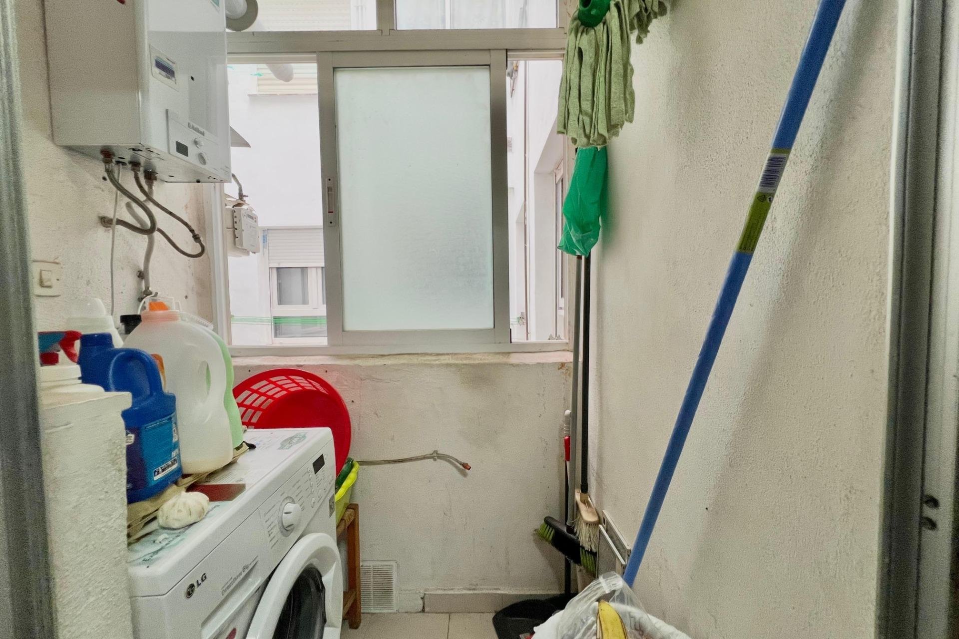 Segunda mano - Apartamento -
Torrevieja - Puerto Deportivo