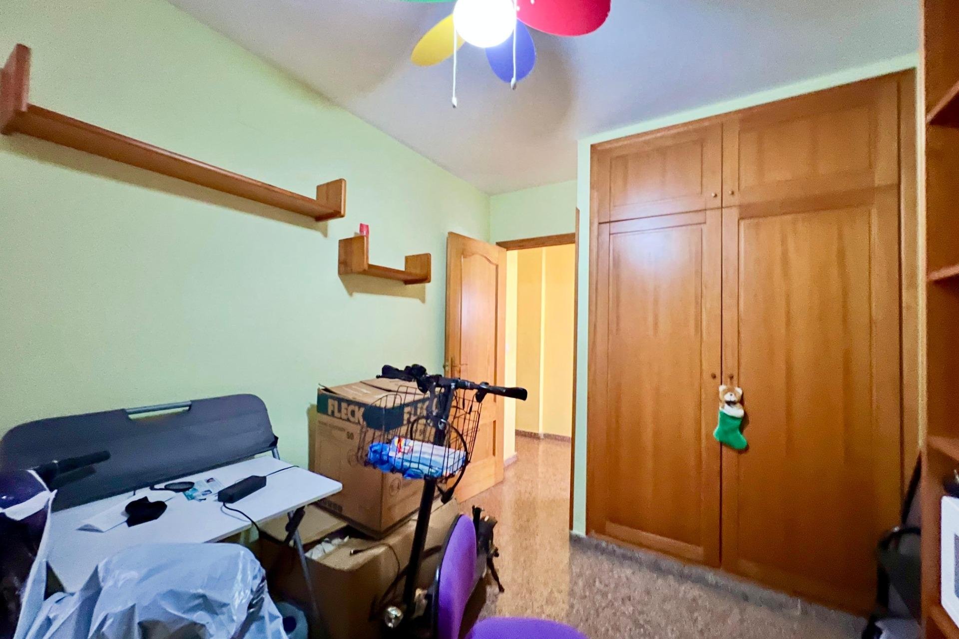 Segunda mano - Apartamento -
Torrevieja - Puerto Deportivo