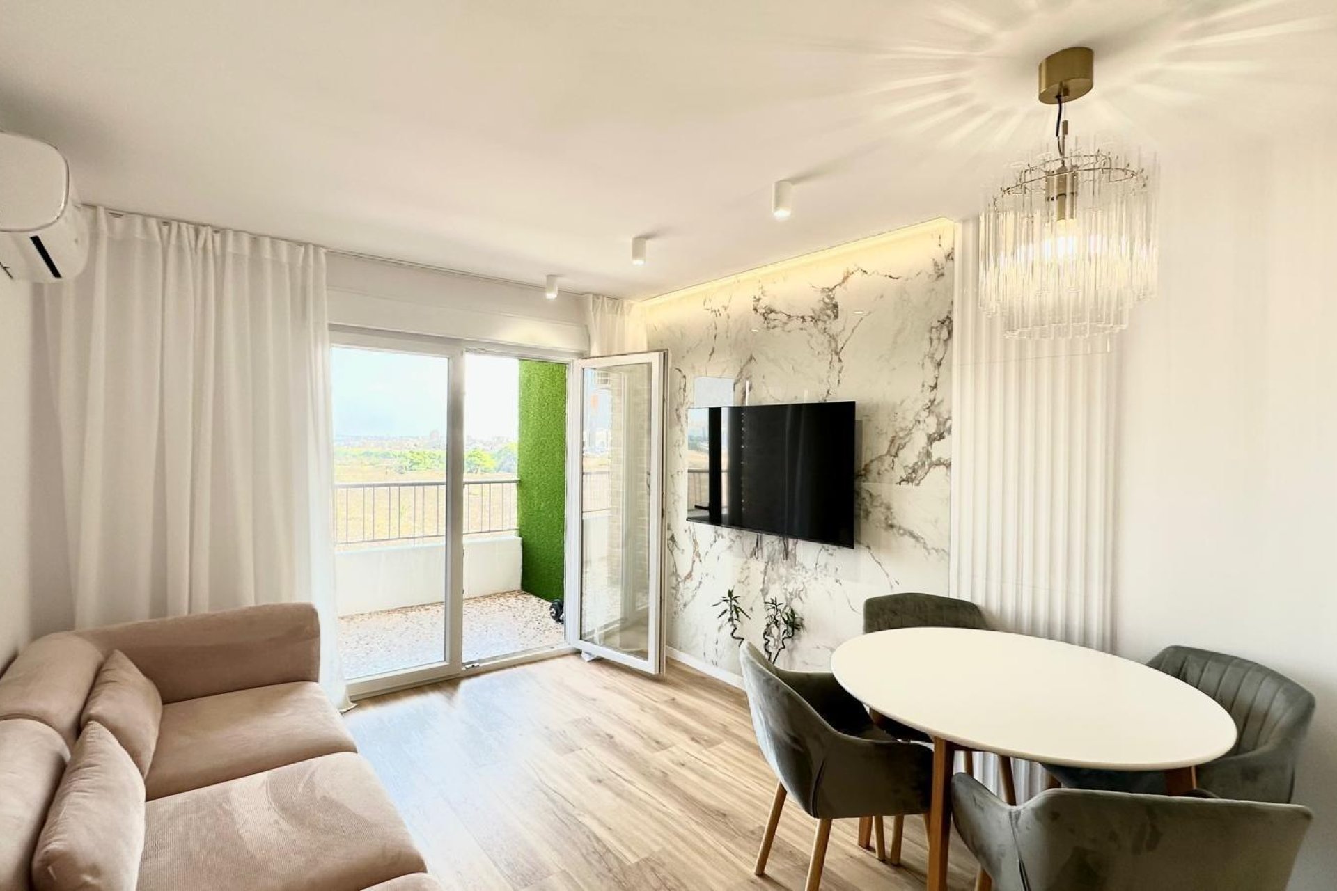 Segunda mano - Apartamento -
Torrevieja - Punta Prima