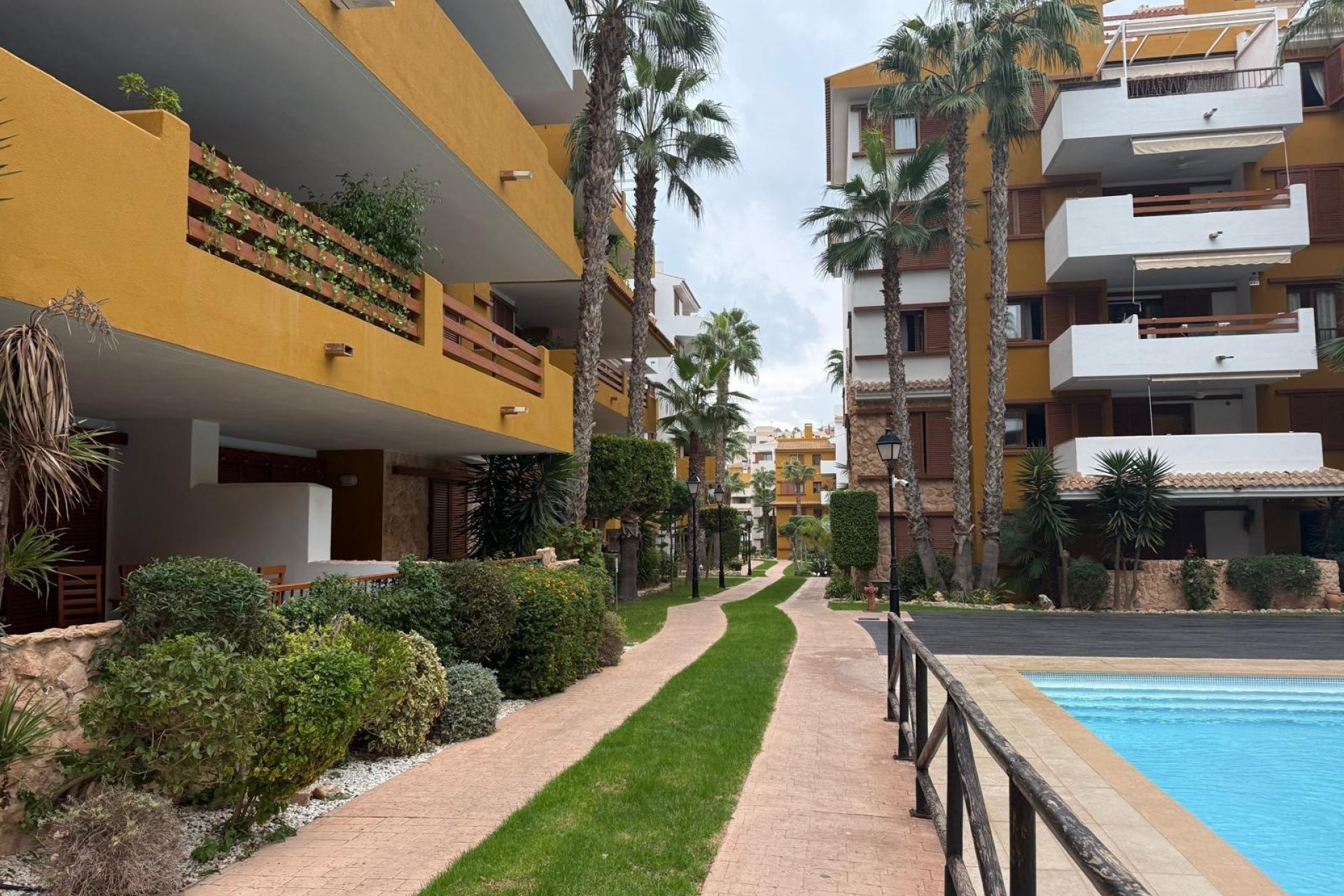 Segunda mano - Apartamento -
Torrevieja - Punta Prima