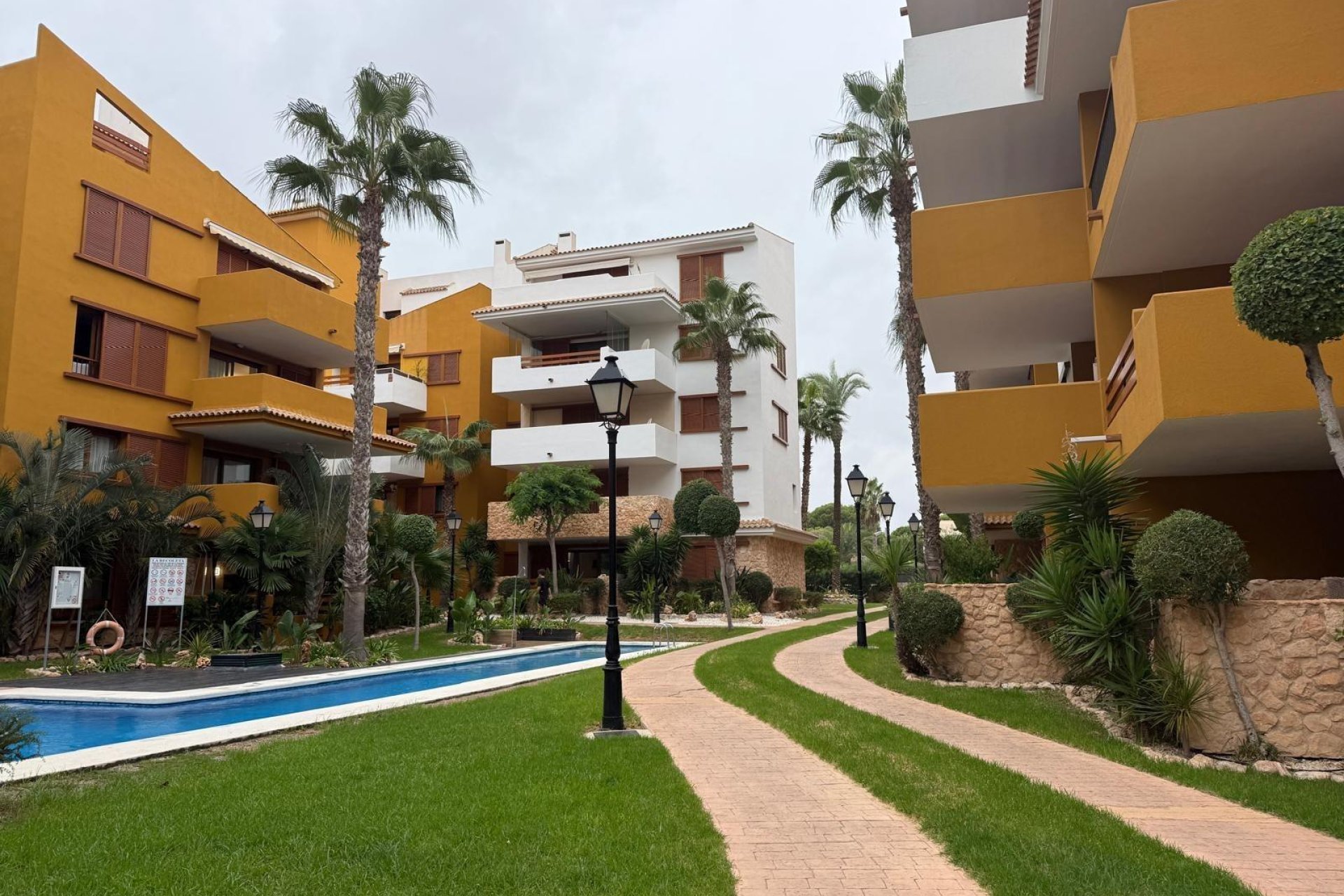 Segunda mano - Apartamento -
Torrevieja - Punta Prima