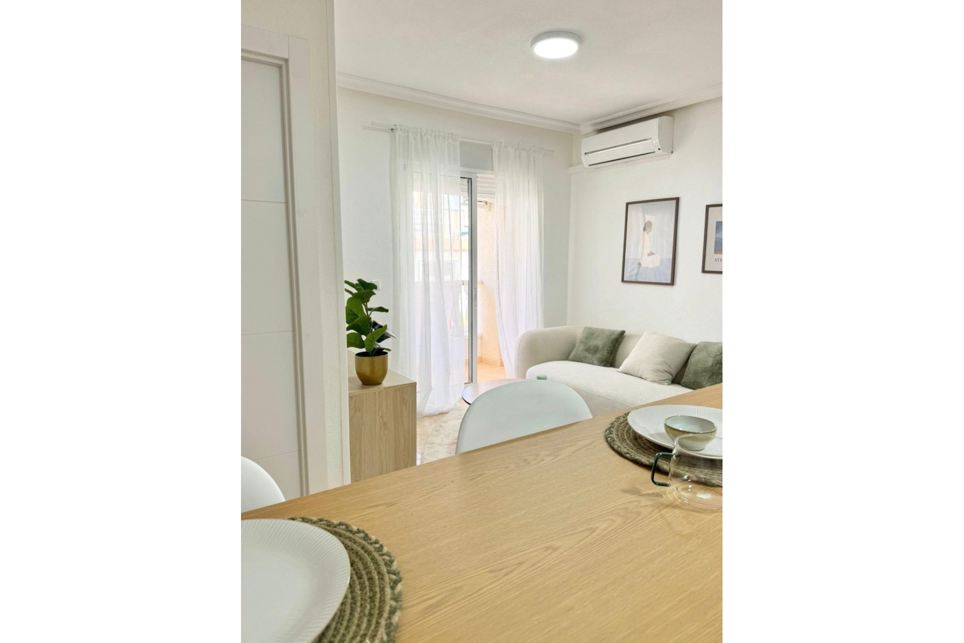 Segunda mano - Apartamento -
Torrevieja