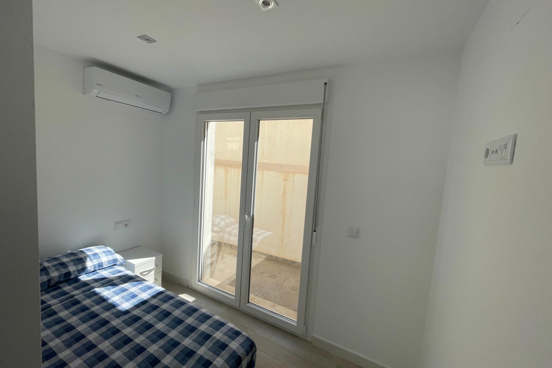 Segunda mano - Bungalow -
Orihuela Costa - La Regia