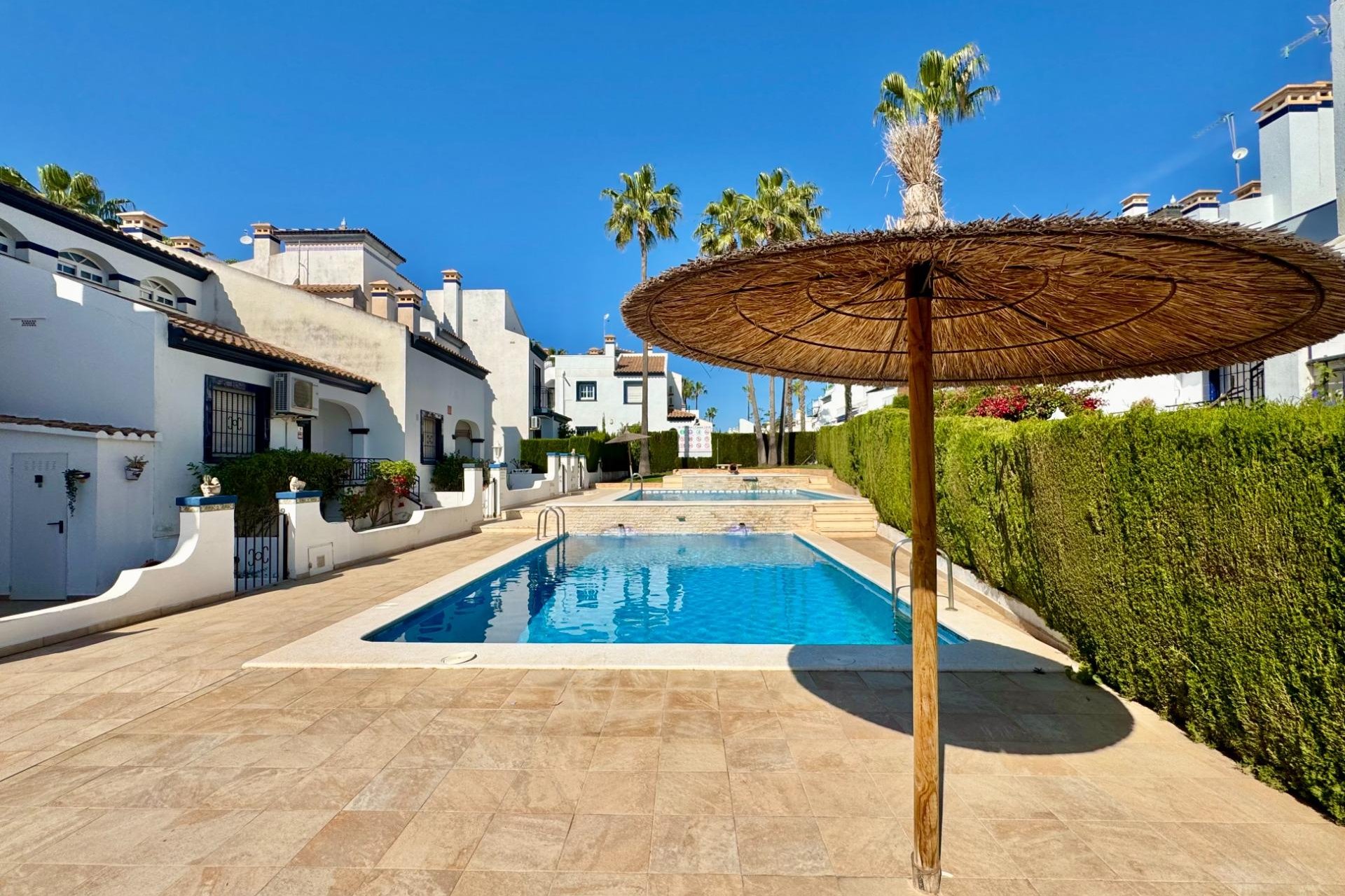 Segunda mano - Bungalow -
Orihuela Costa - Villamartín-las Filipinas