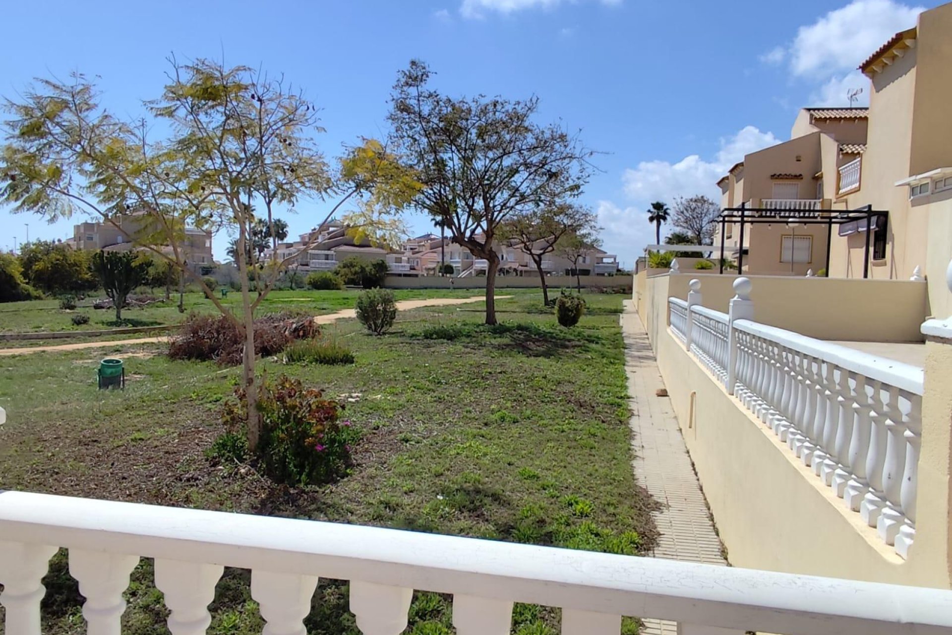 Segunda mano - Bungalow -
Orihuela - Urbanización Perla Del Mar