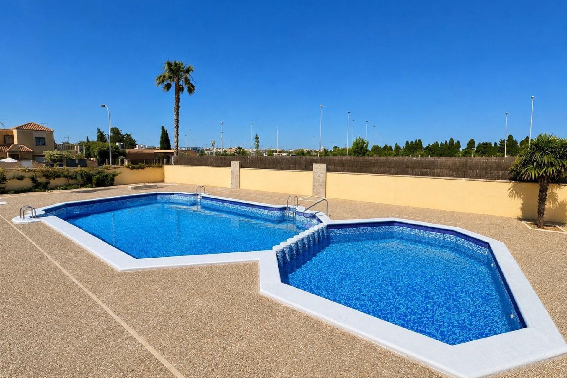 Segunda mano - Bungalow -
Torrevieja - Carrefour