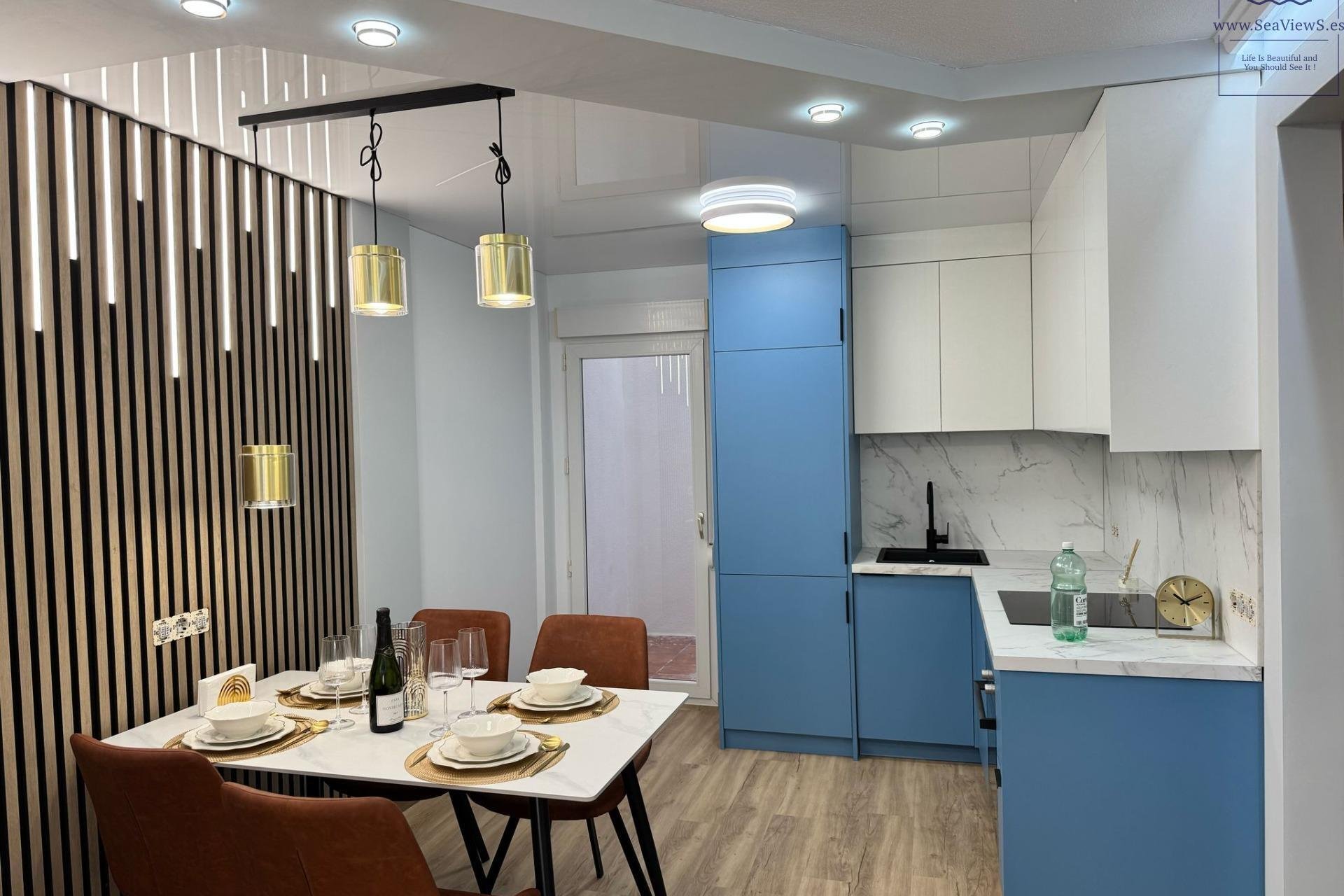 Segunda mano - Bungalow -
Torrevieja - Centro