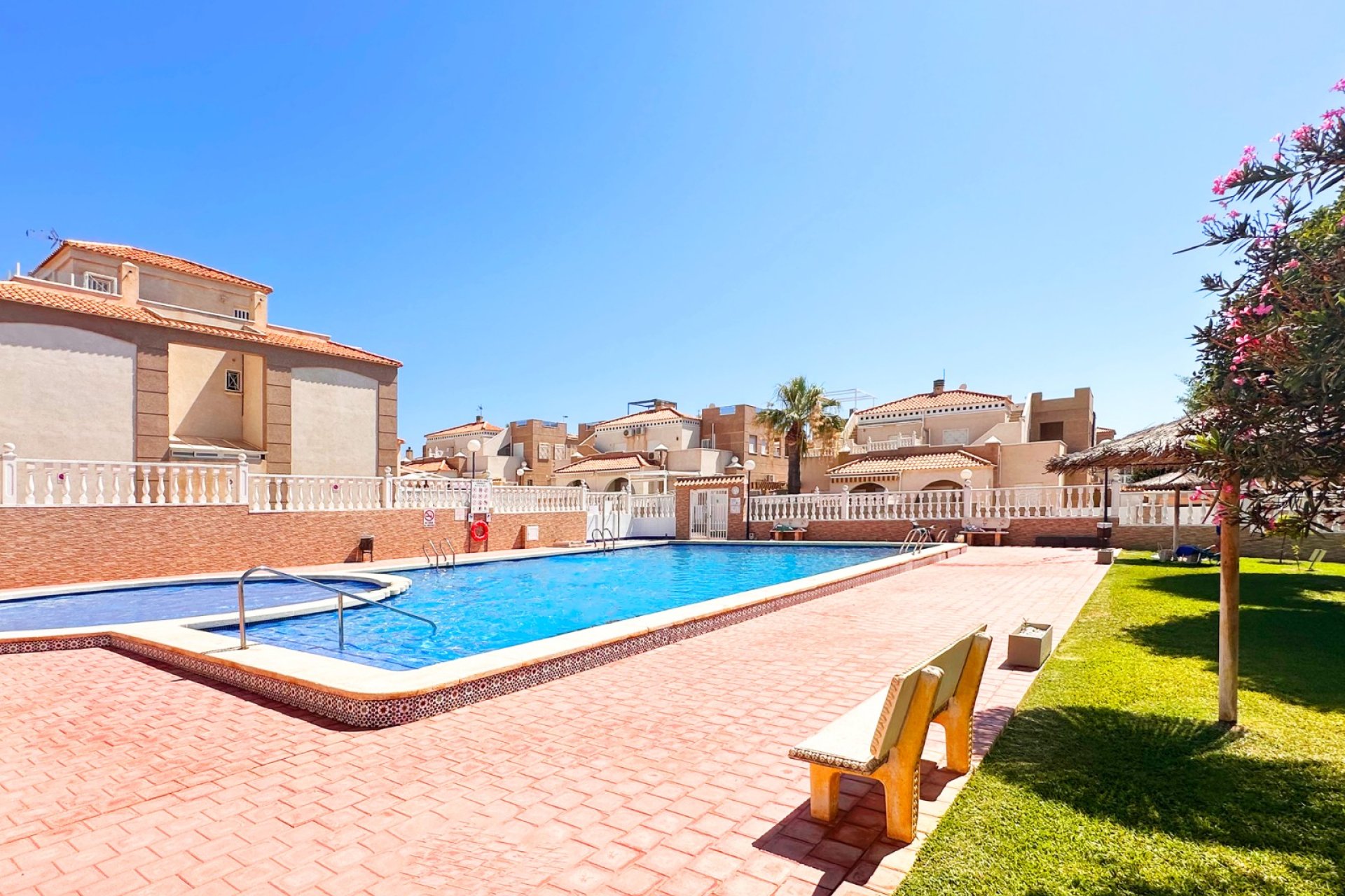 Segunda mano - Bungalow -
Torrevieja - Costa Blanca