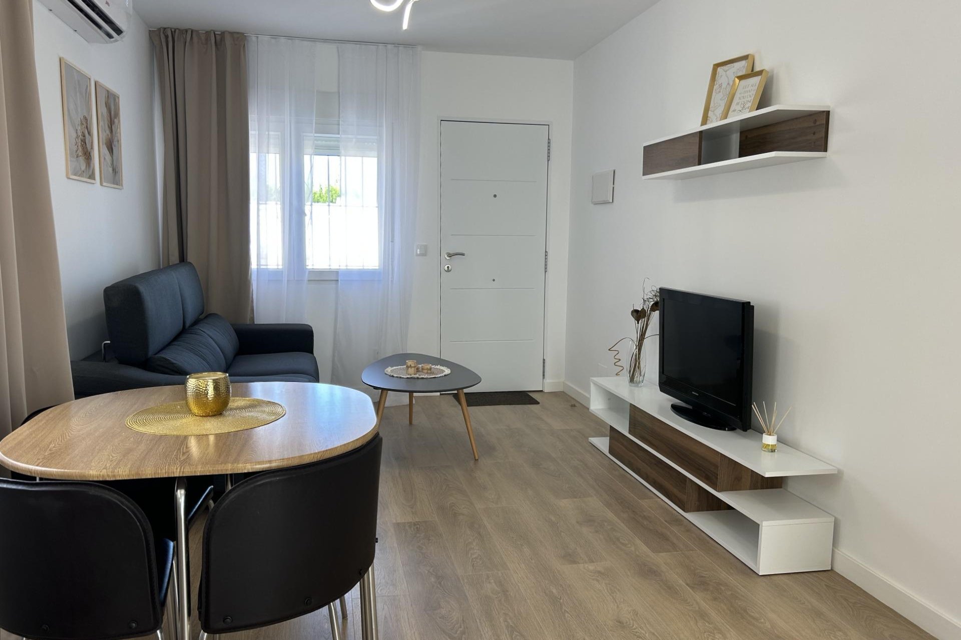 Segunda mano - Bungalow -
Torrevieja - El Chaparral