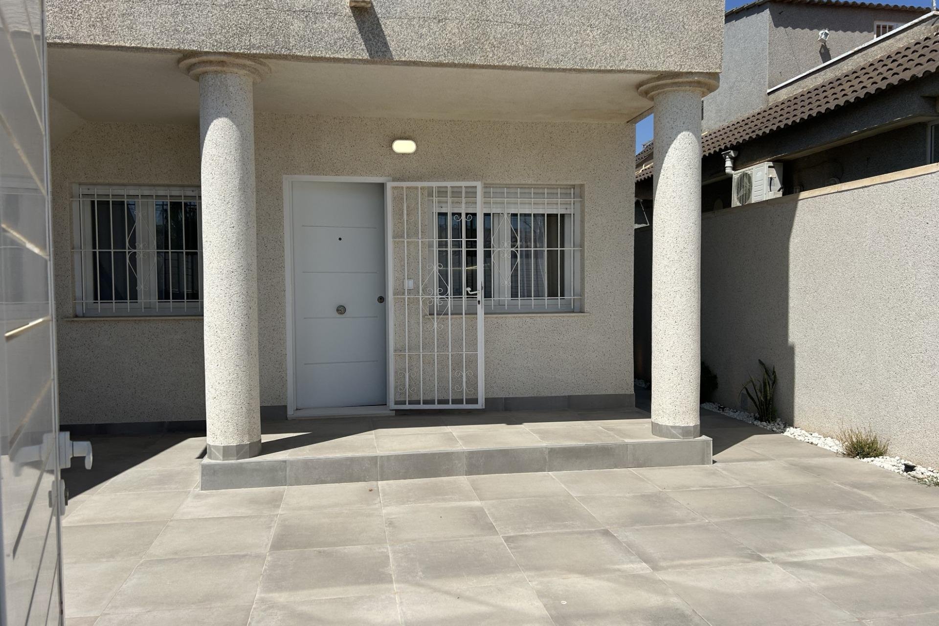 Segunda mano - Bungalow -
Torrevieja - El Chaparral