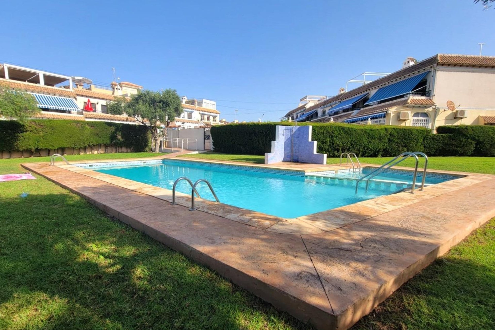 Segunda mano - Bungalow -
Torrevieja - Los Frutales