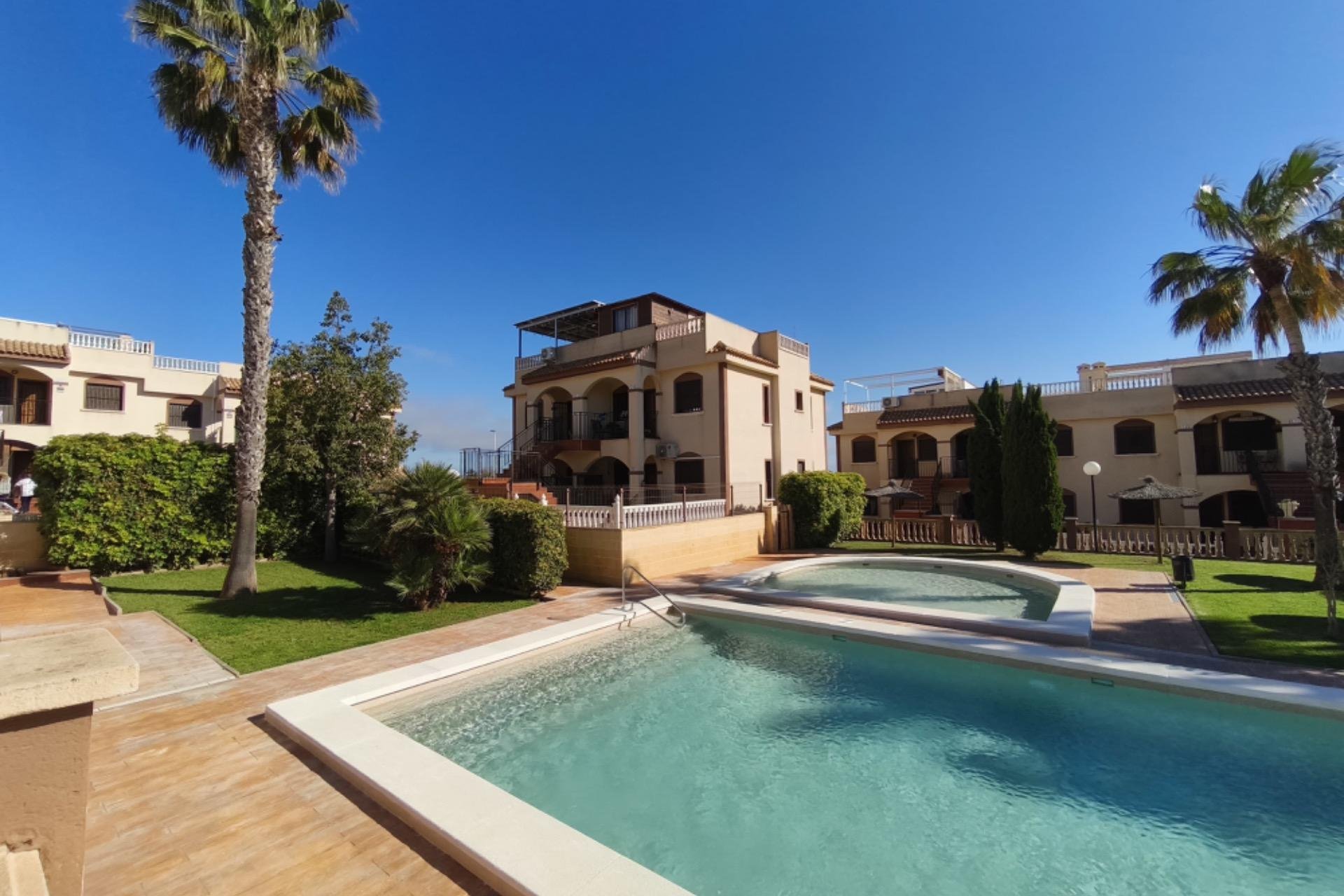 Segunda mano - Bungalow -
Torrevieja - Parque Acuático - Sector 25