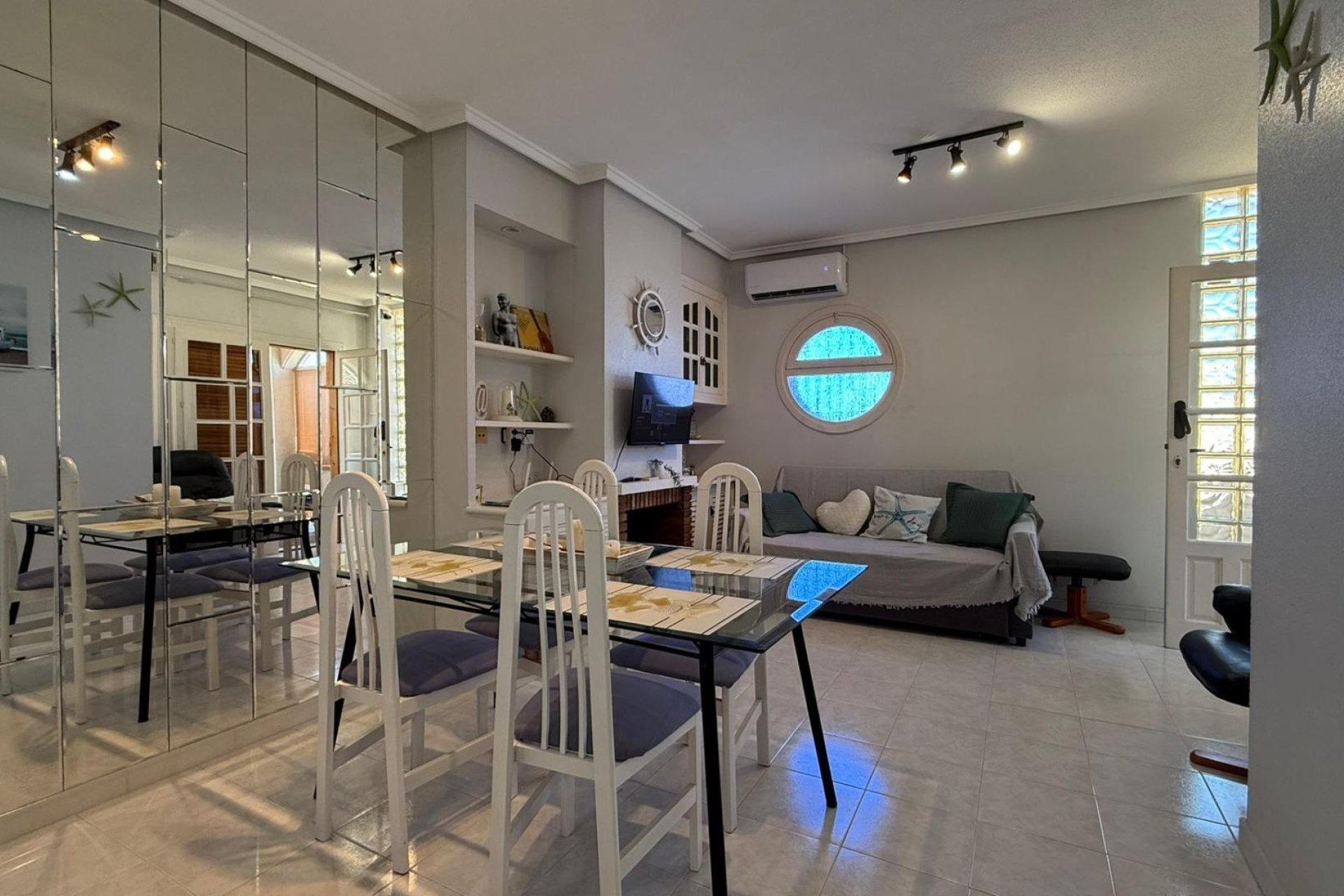 Segunda mano - Bungalow -
Torrevieja - Punta Prima