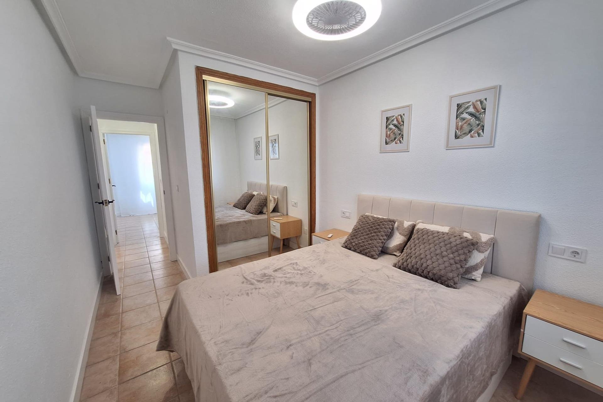 Segunda mano - Bungalow -
Torrevieja - Sector 25