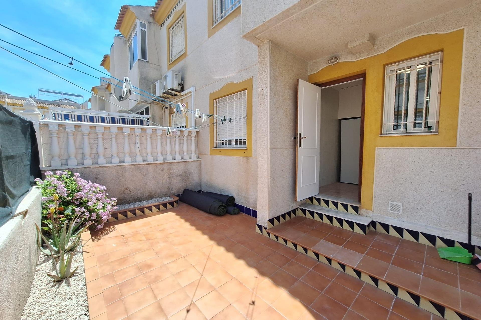 Segunda mano - Bungalow -
Torrevieja - Sector 25
