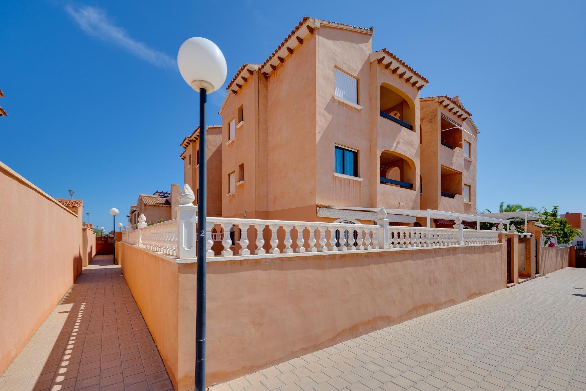 Segunda mano - Bungalow -
Torrevieja - Torrejón