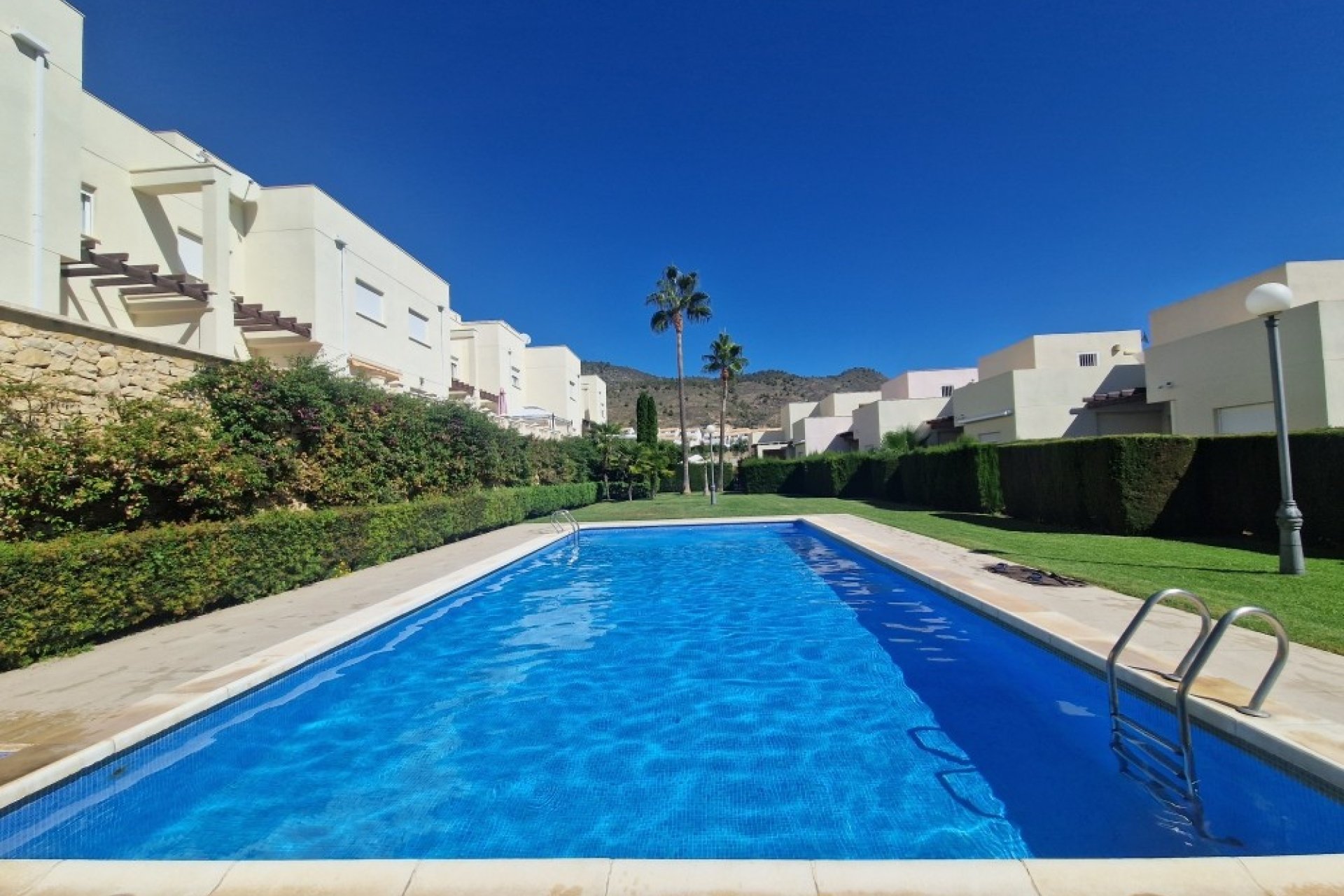 Segunda mano - Semi Detached -
Relleu - Inland