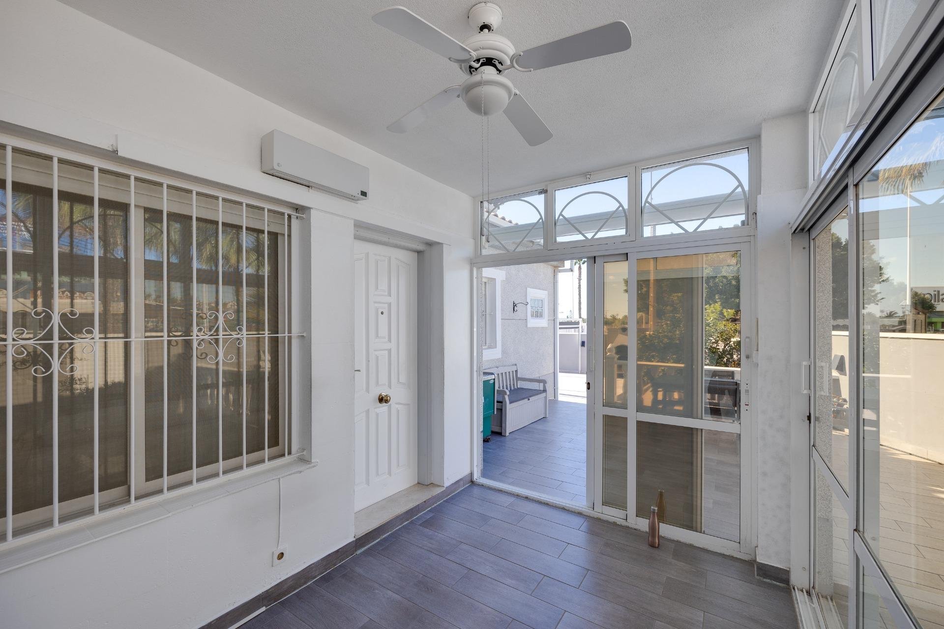 Segunda mano - Semi Detached -
Torrevieja - Aguas Nuevas