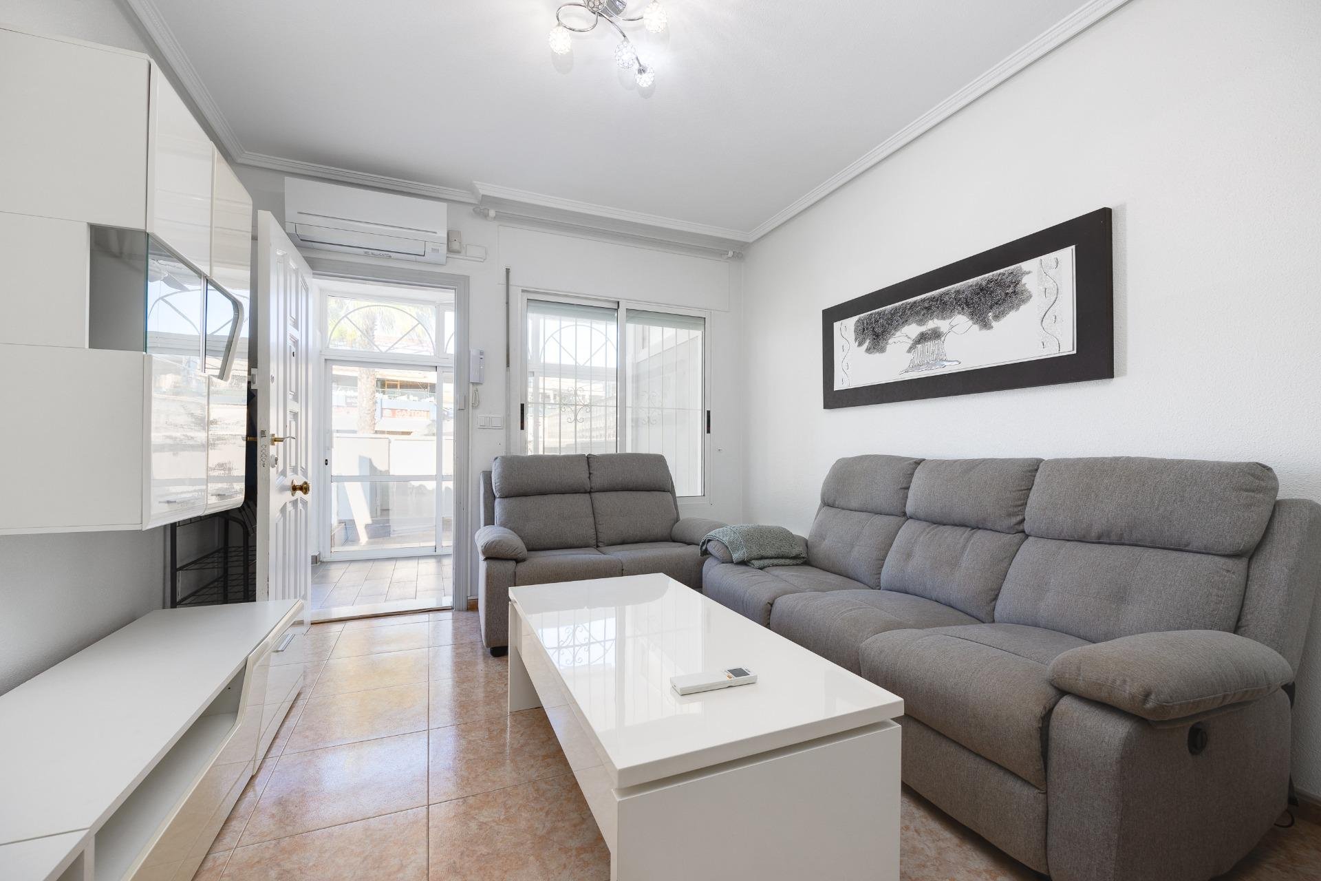 Segunda mano - Semi Detached -
Torrevieja - Aguas Nuevas