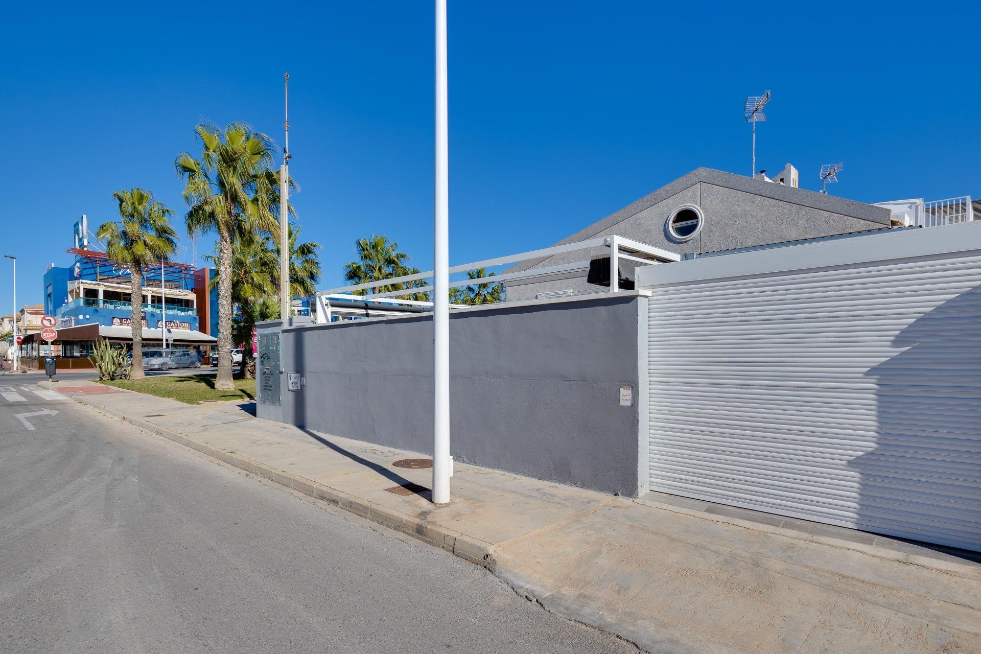 Segunda mano - Semi Detached -
Torrevieja - Aguas Nuevas