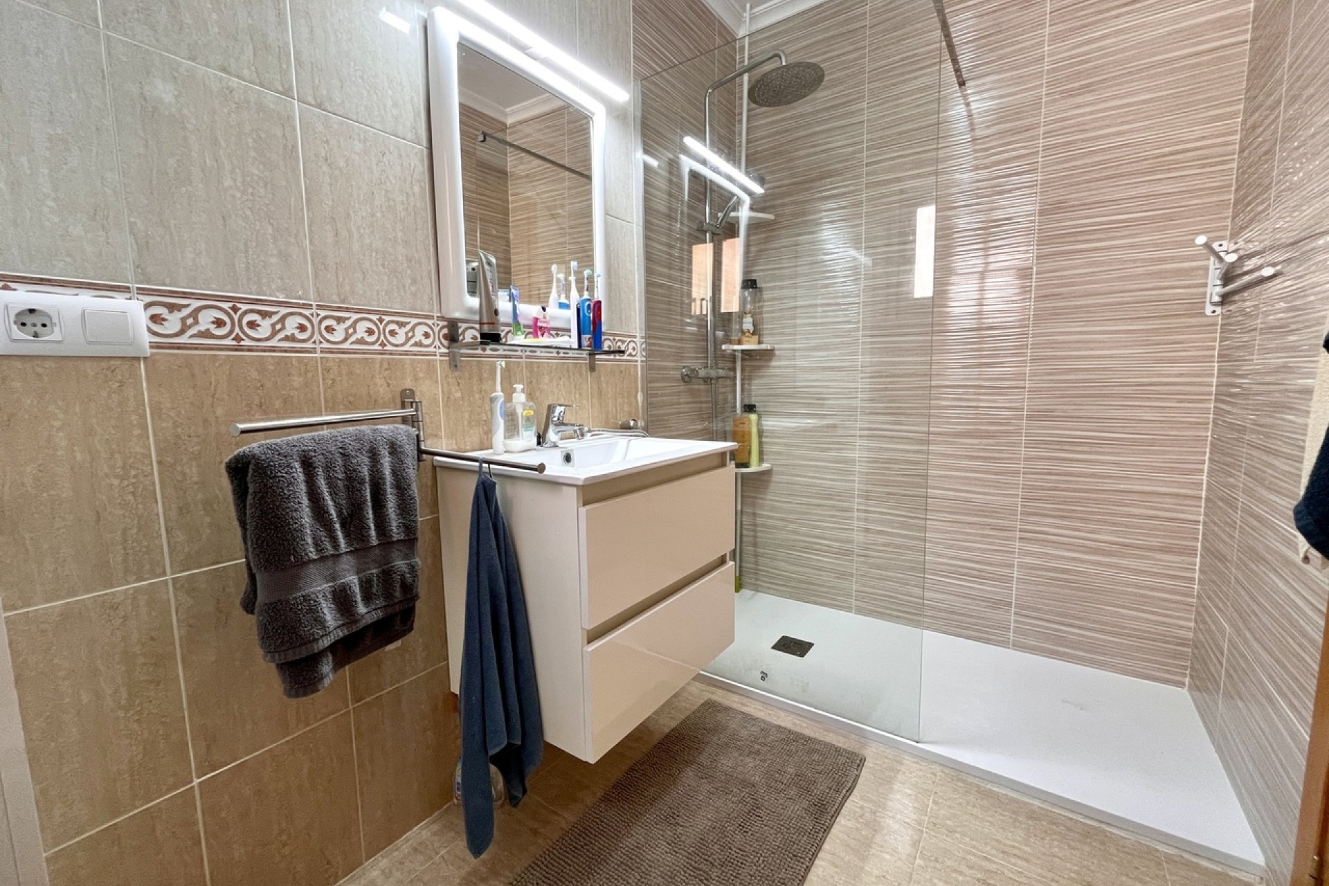 Segunda mano - Town House -
Avileses - Inland