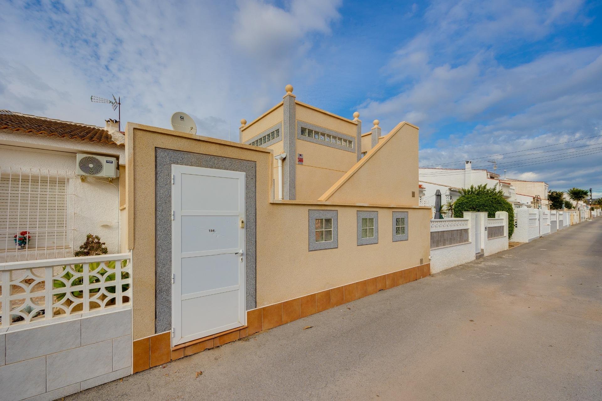 Segunda mano - Town House -
Torrevieja - El Limonar