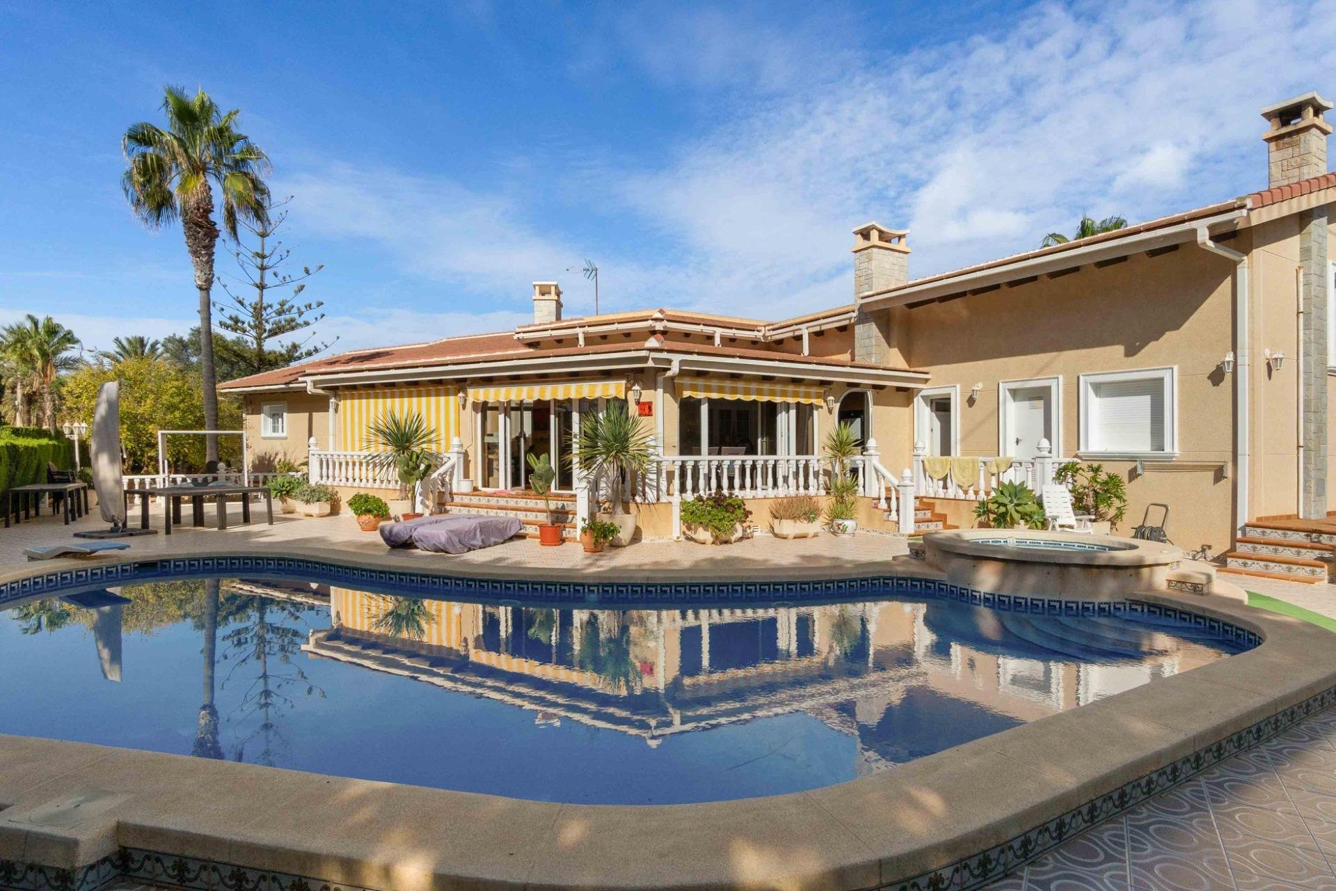 Segunda mano - Villa -
Cabo Roig - Muy Cerca De La Playa