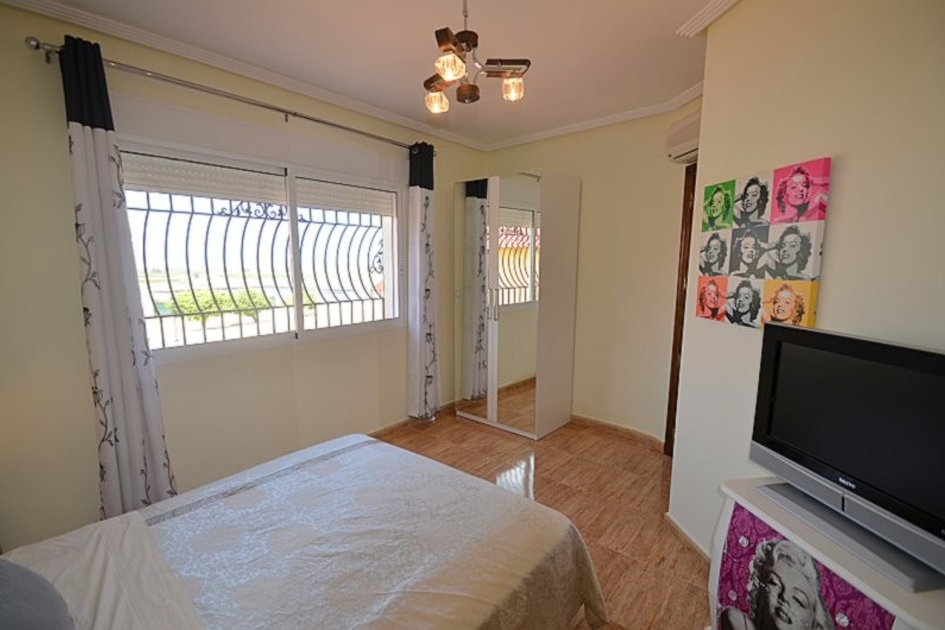 Segunda mano - Villa -
Campos del Río - Inland