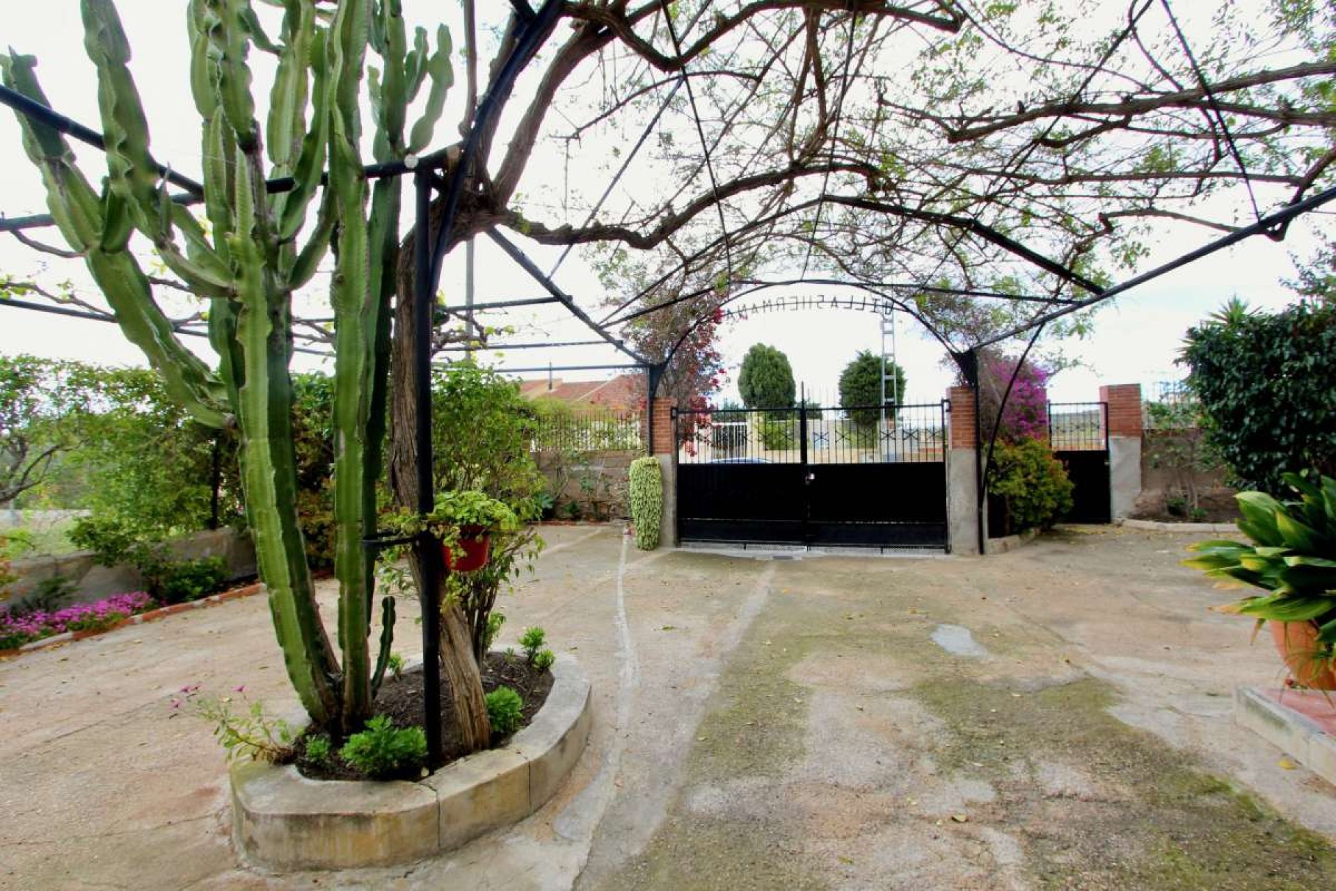 Segunda mano - Villa -
Canadas De San Pedro - Inland