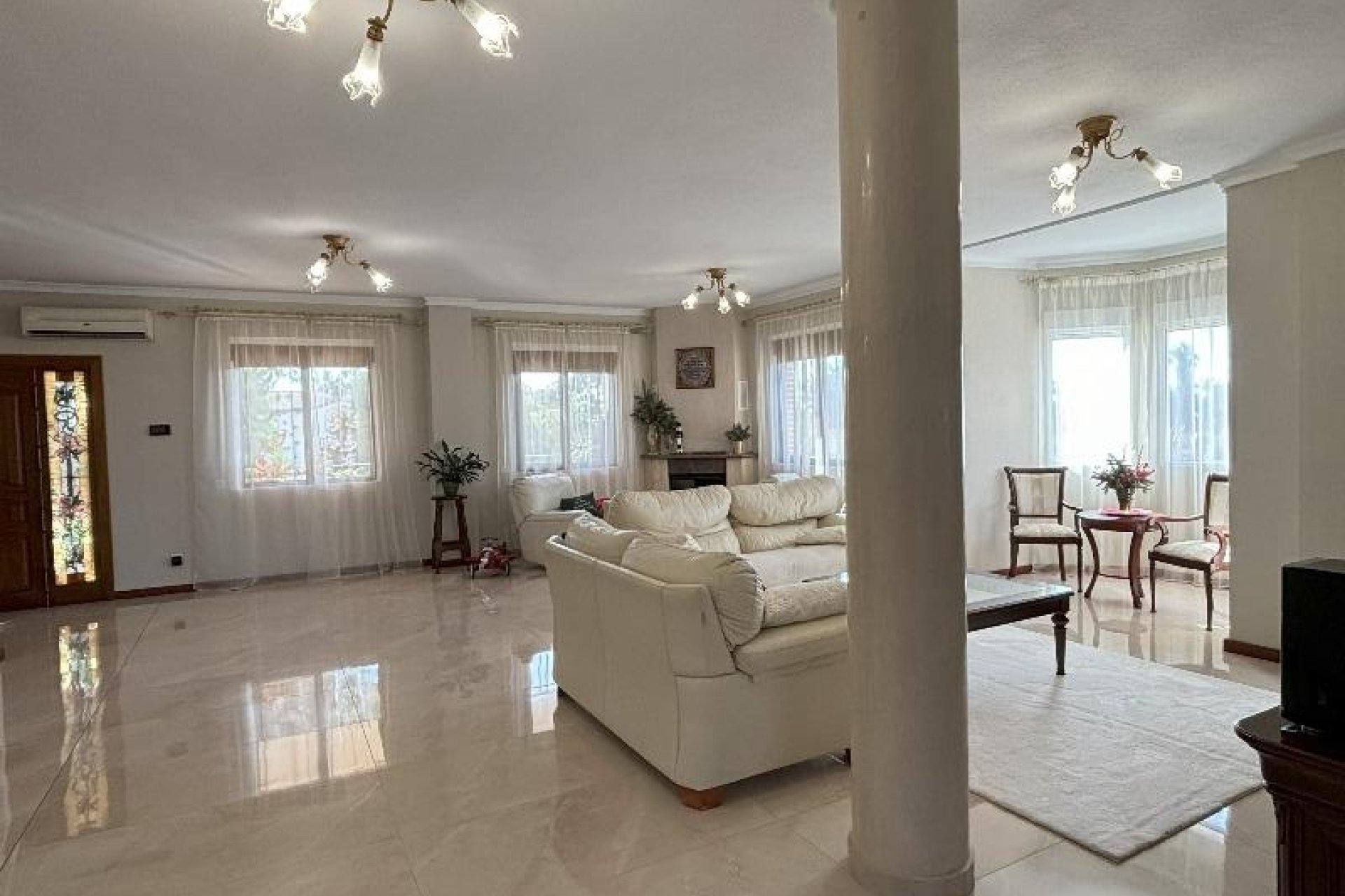 Segunda mano - Villa -
Ciudad Quesada