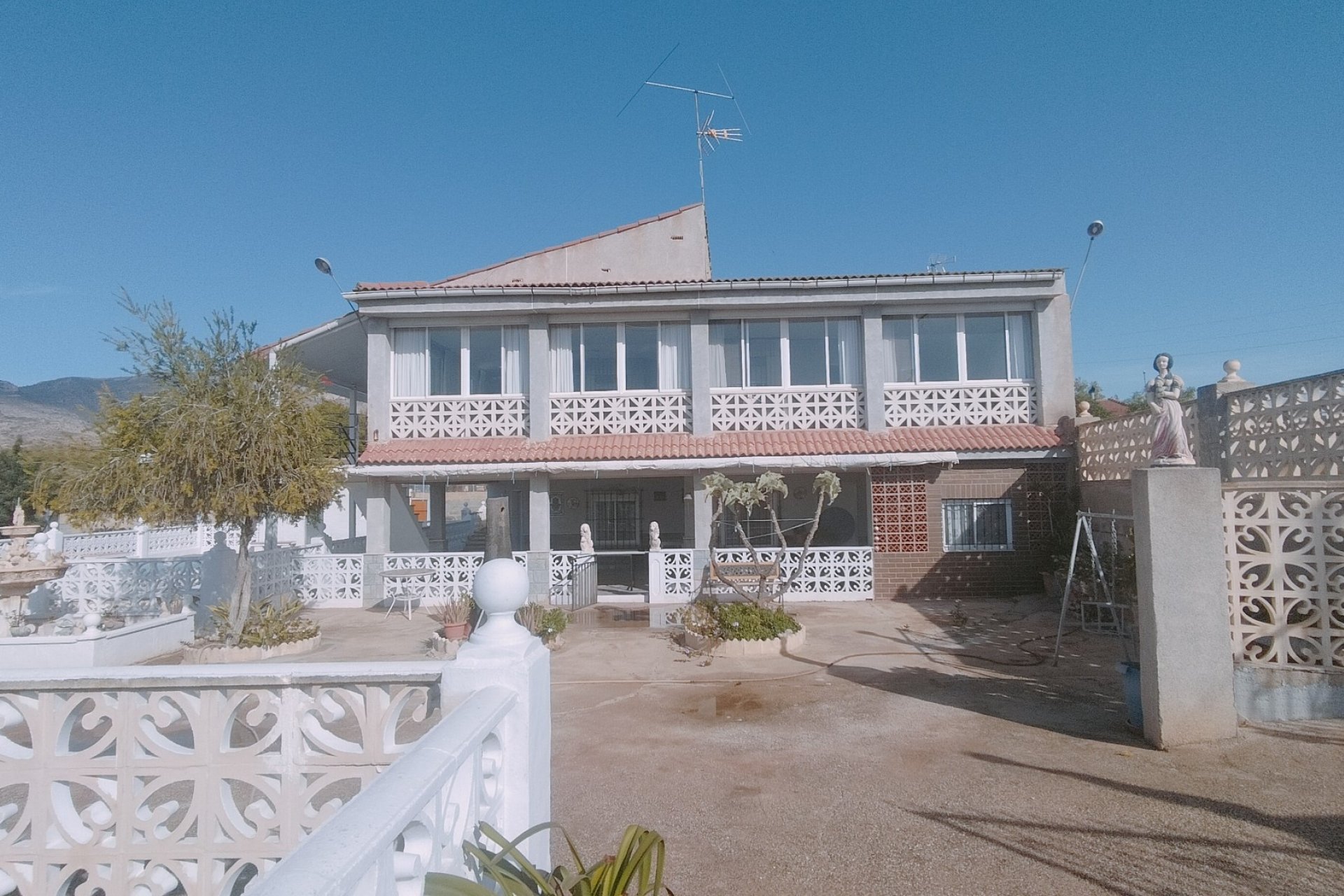 Segunda mano - Villa -
Crevillent - Inland