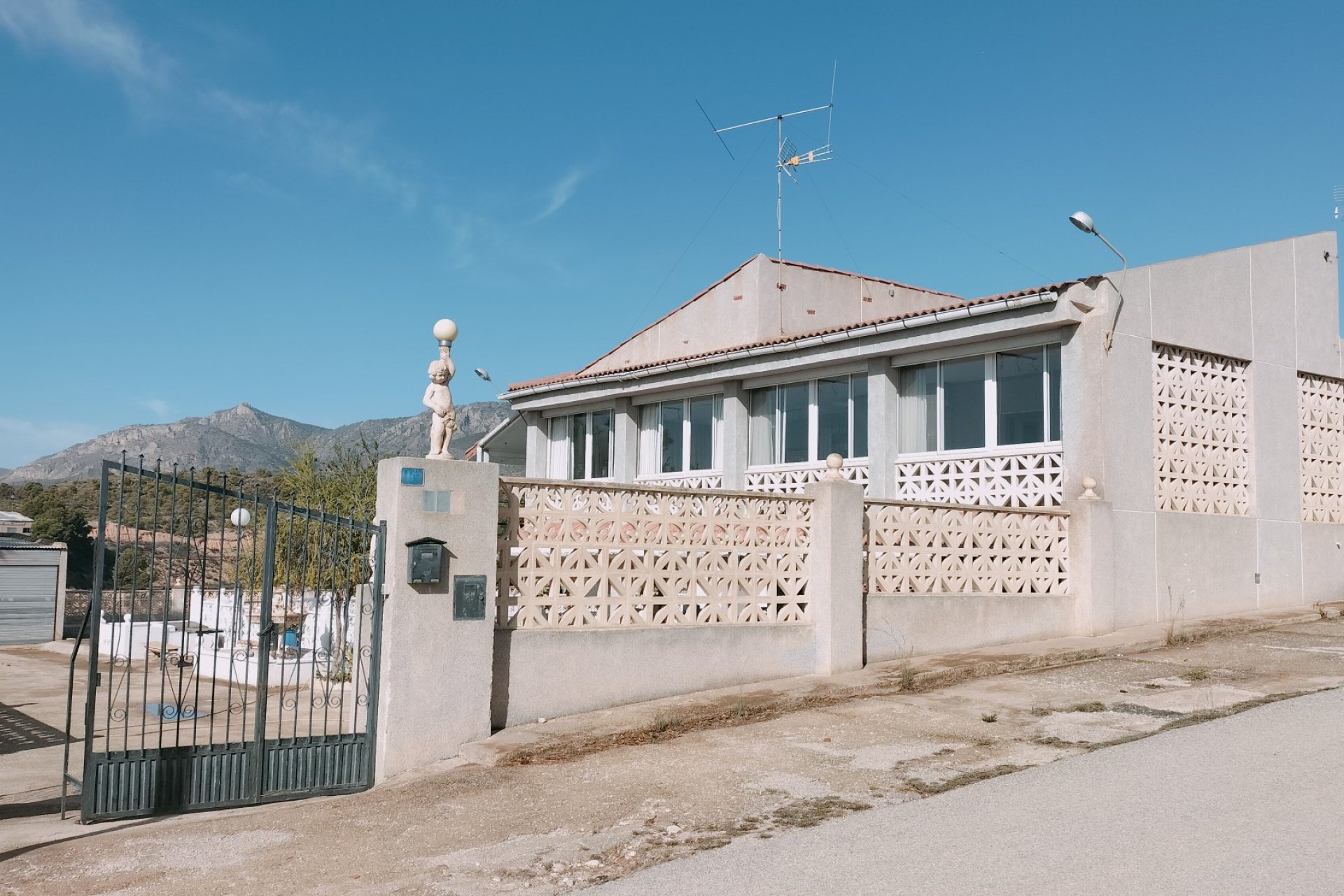 Segunda mano - Villa -
Crevillent - Inland
