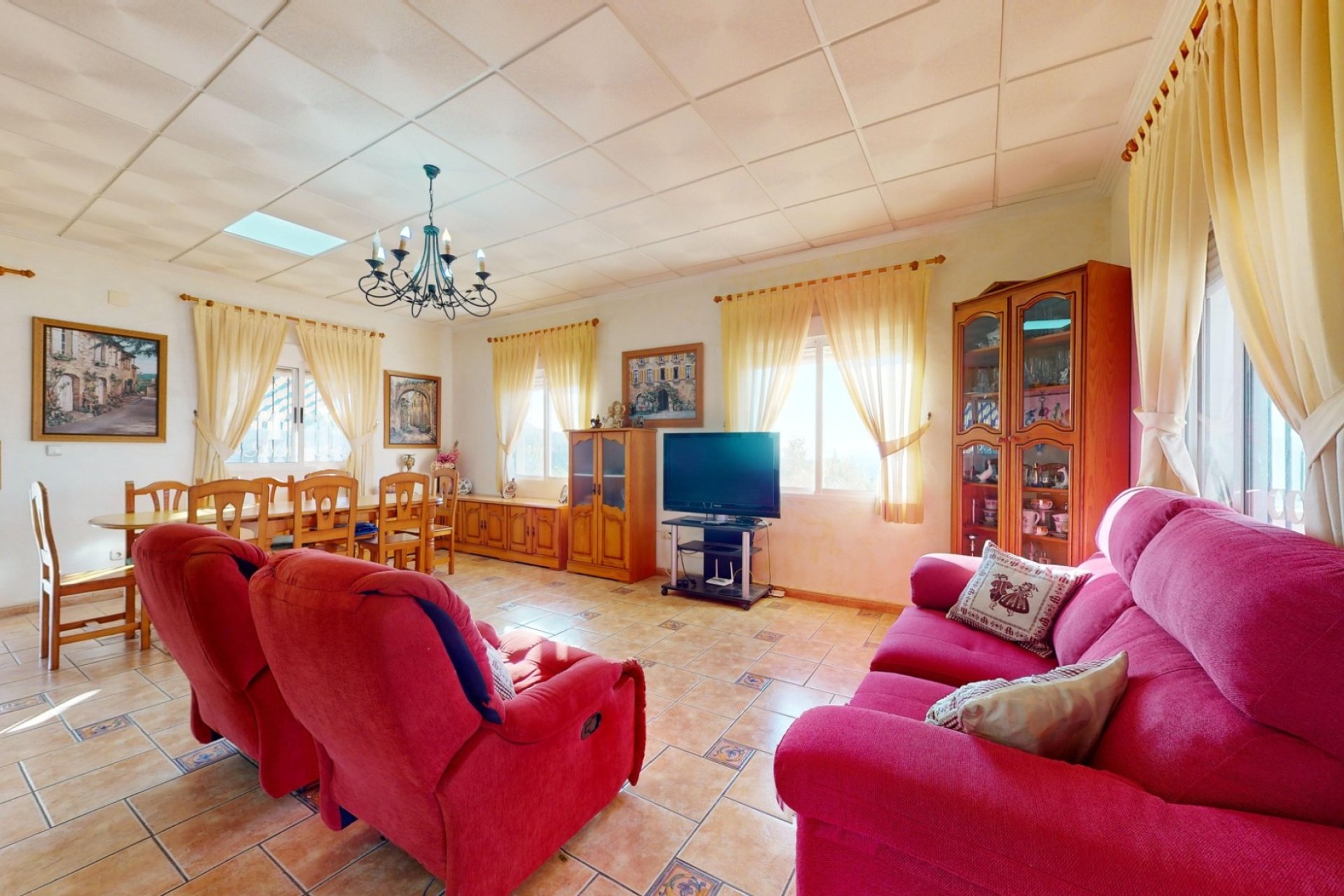 Segunda mano - Villa -
Crevillent - Inland