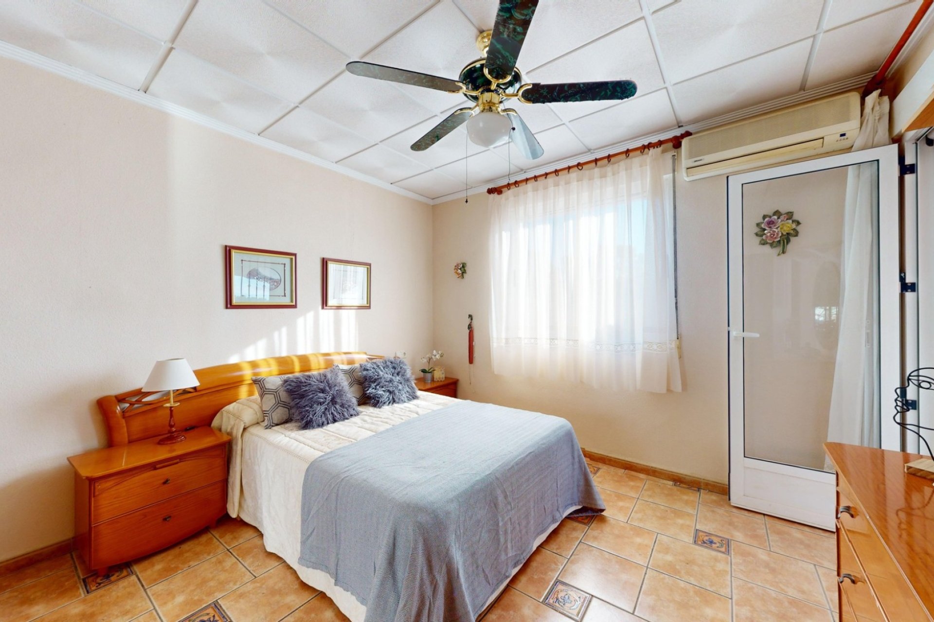 Segunda mano - Villa -
Crevillent - Inland