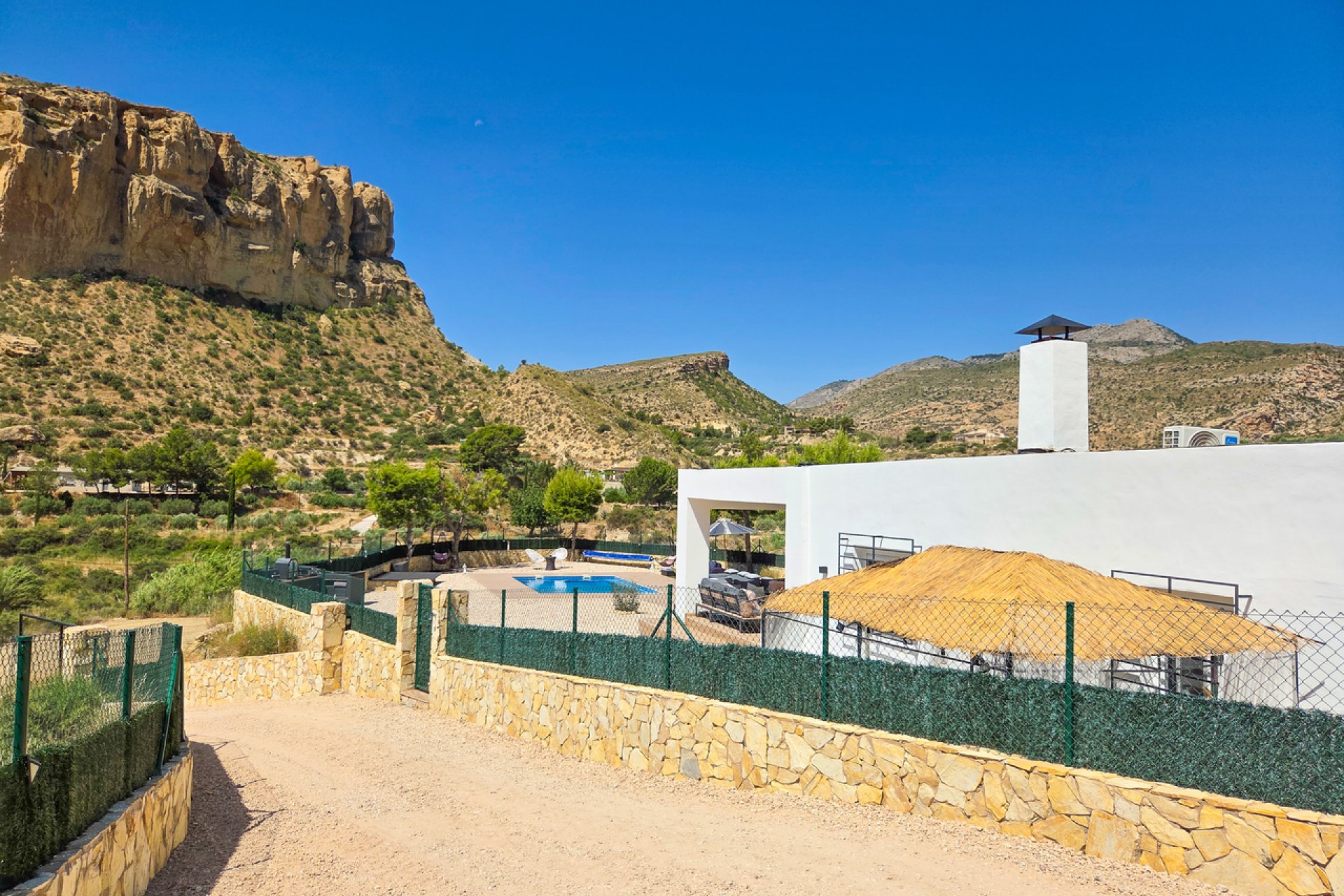 Segunda mano - Villa -
Crevillent - Inland