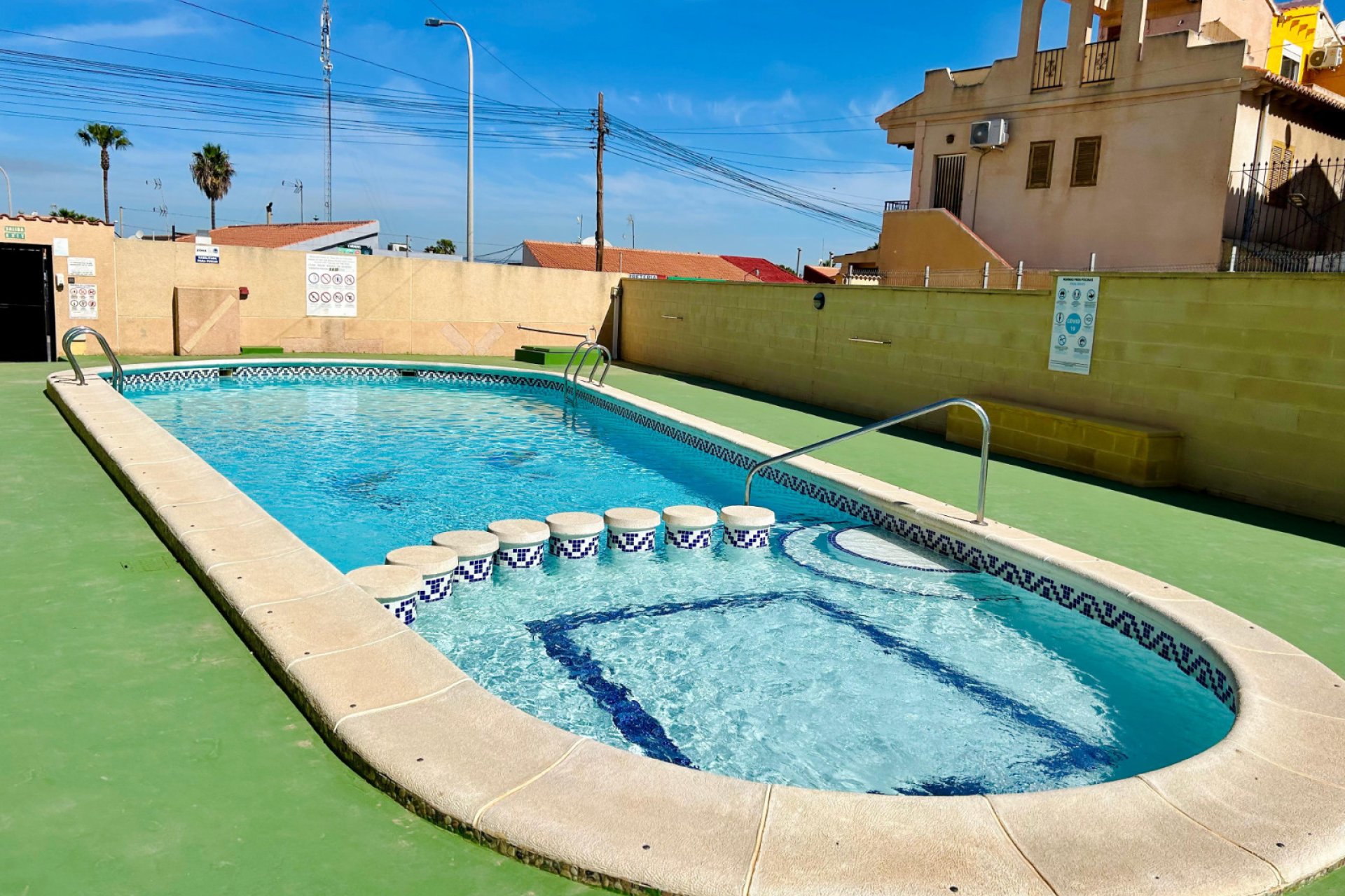 Segunda mano - Villa -
El Chaparral - Inland