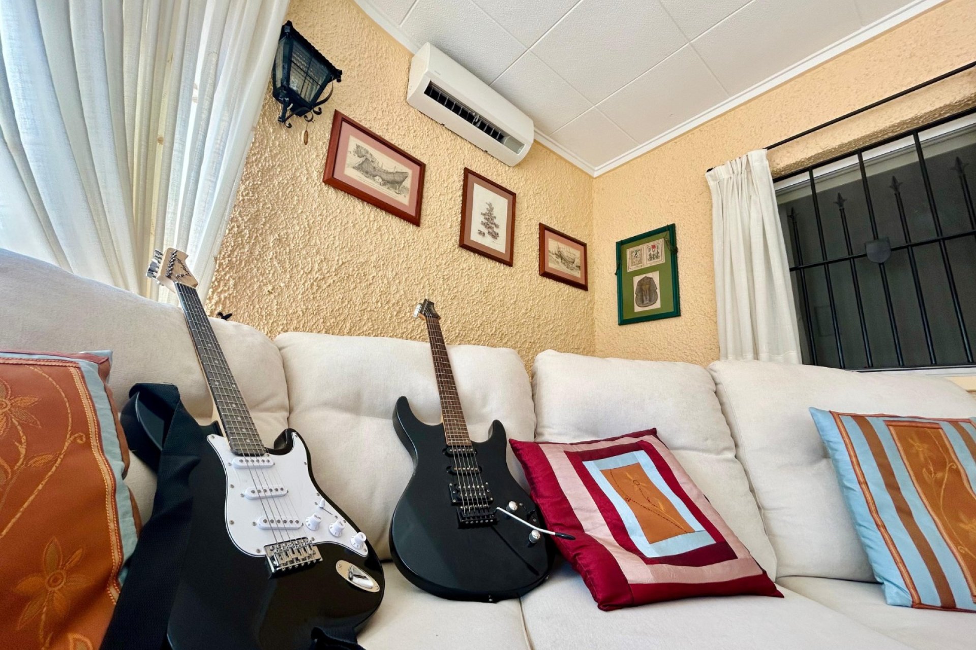 Segunda mano - Villa -
El Chaparral - Inland