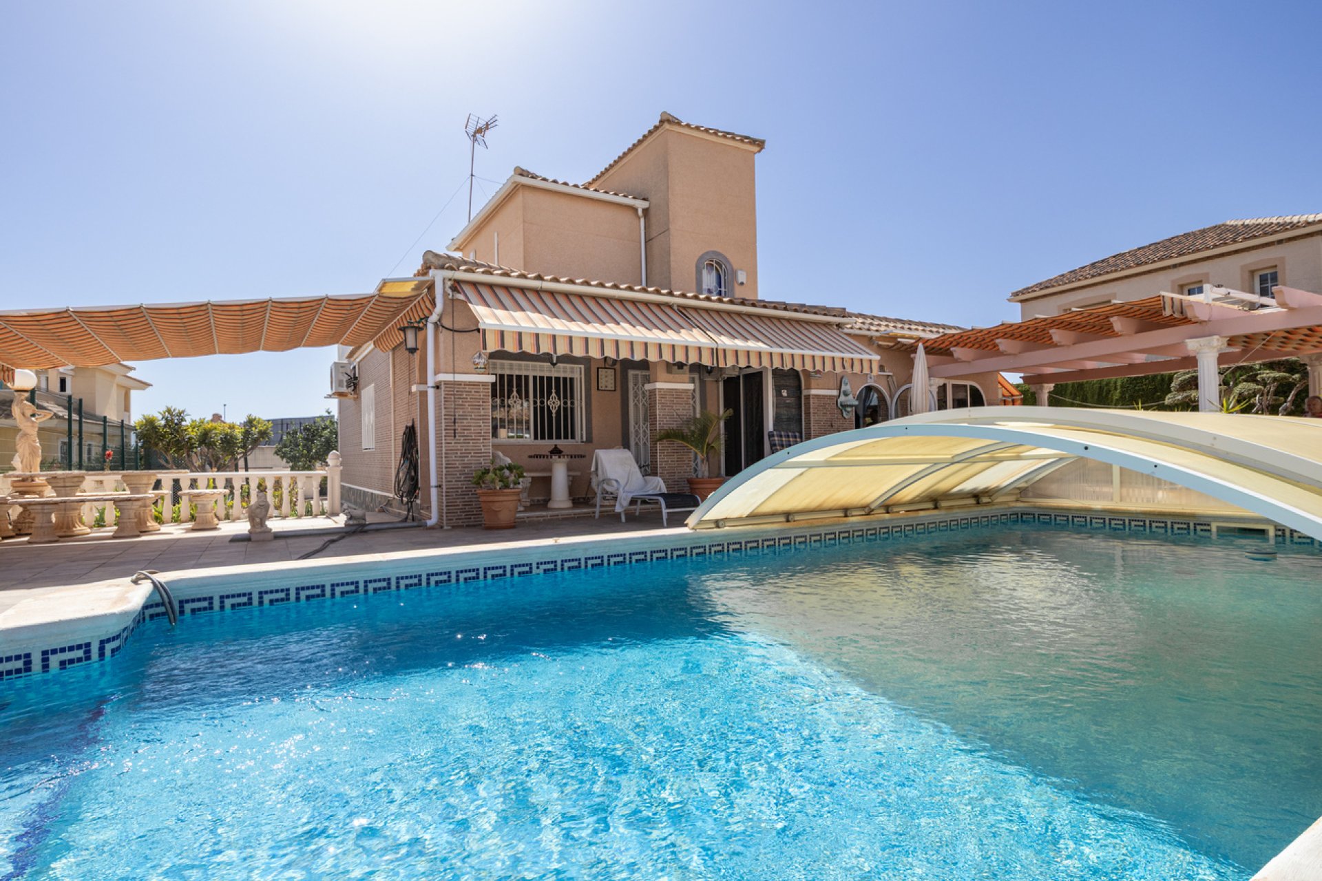 Segunda mano - Villa -
La Regia - Costa Blanca