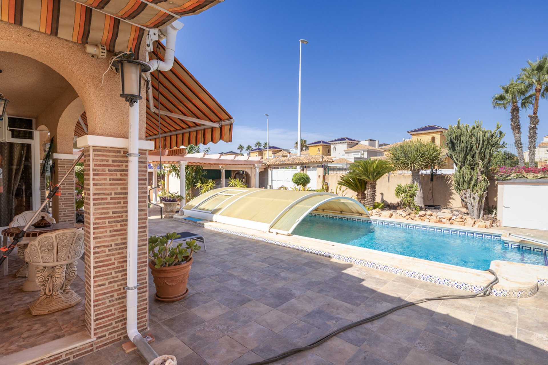 Segunda mano - Villa -
La Regia - Costa Blanca