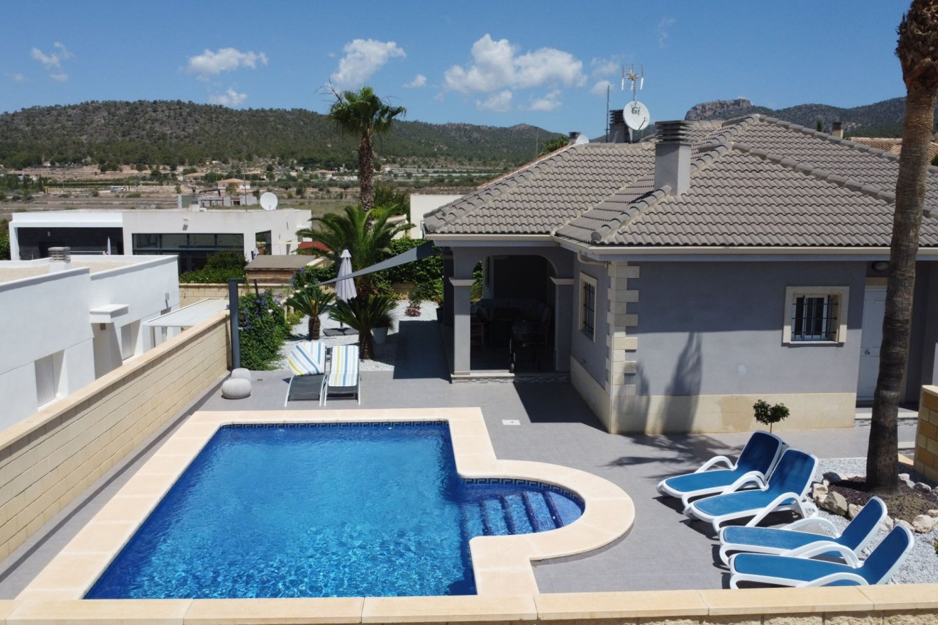 Segunda mano - Villa -
La Romana - Inland