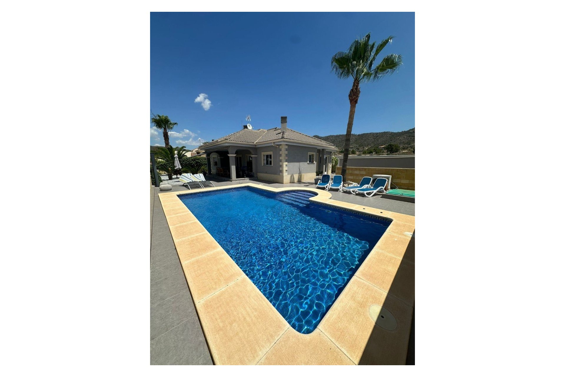 Segunda mano - Villa -
La Romana - Inland