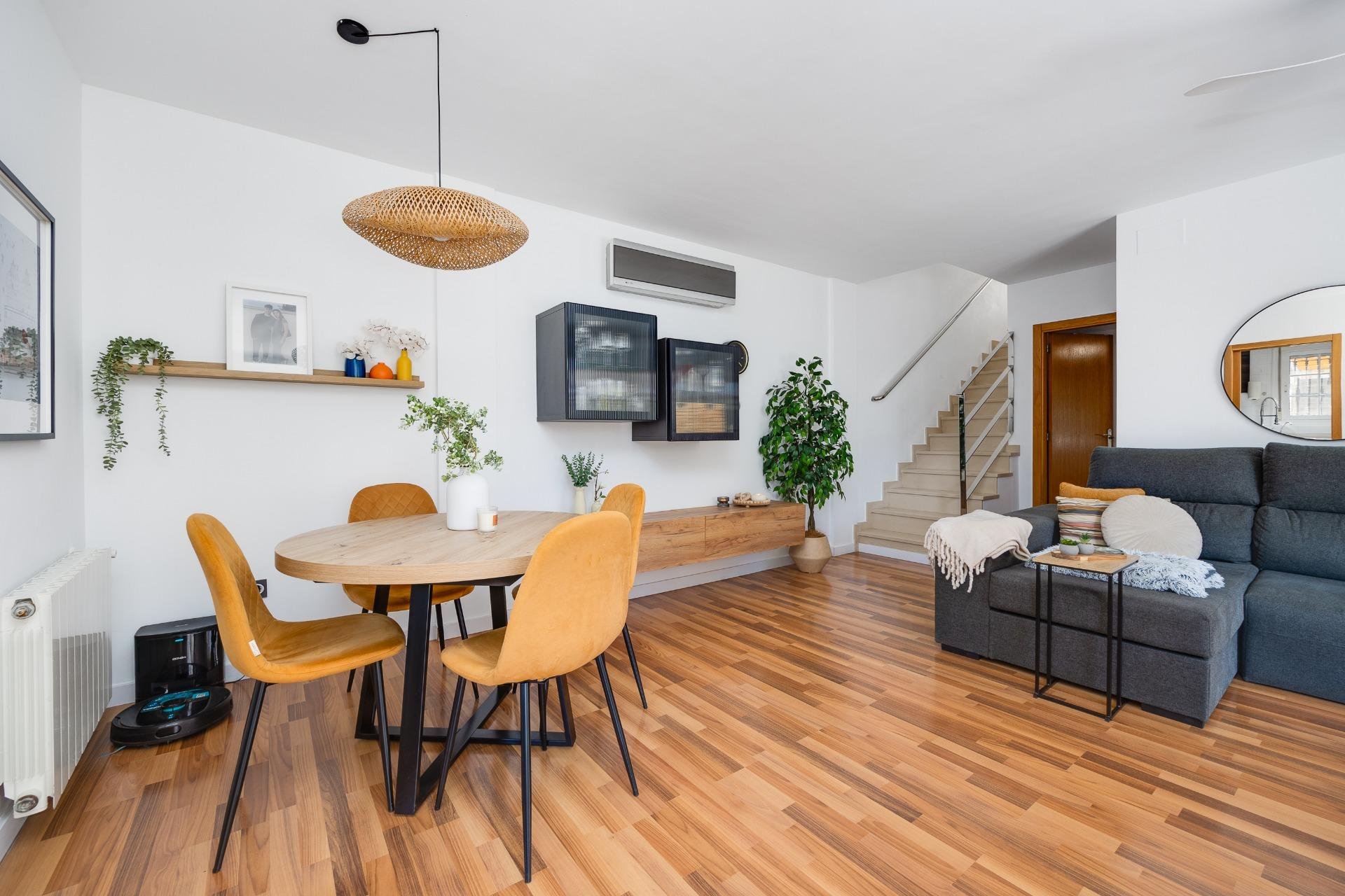 Segunda mano - Villa -
Los Montesinos - La Herrada