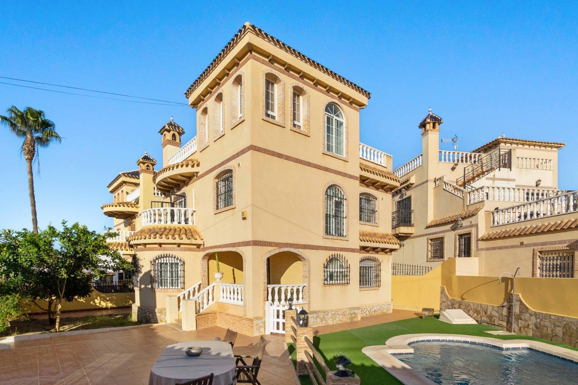 Segunda mano - Villa -
Orihuela Costa - La Florida